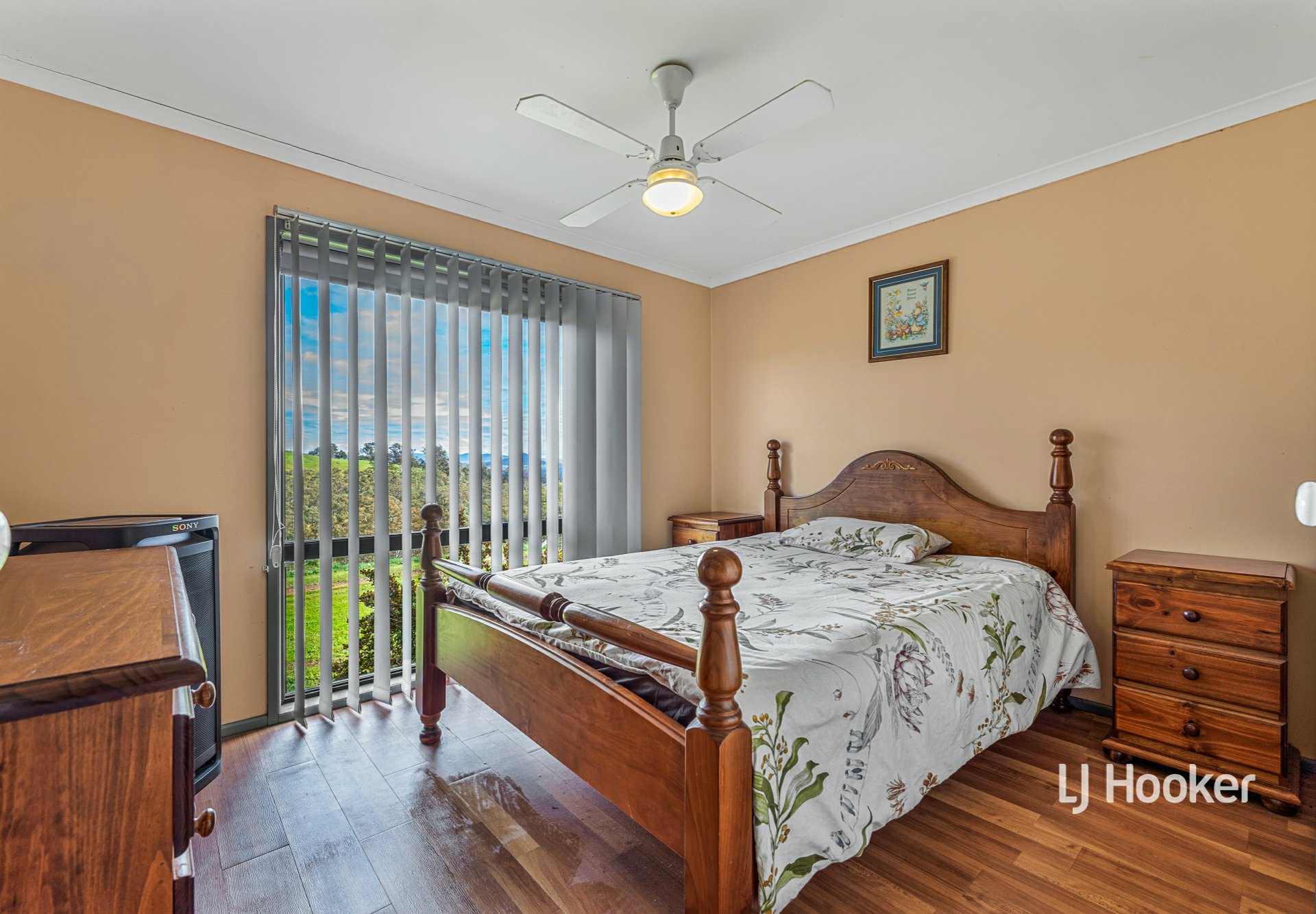 25 Elliotts Road — photo 7 of 24