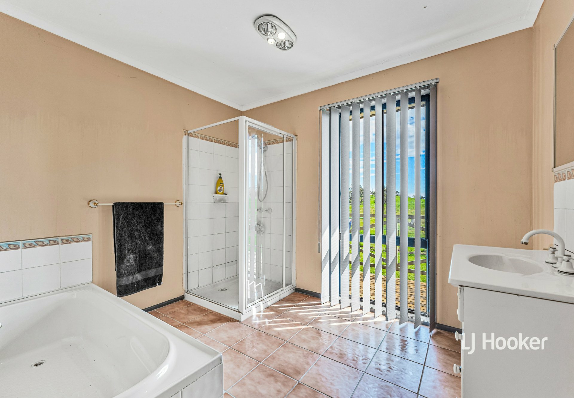 25 Elliotts Road — photo 8 of 24
