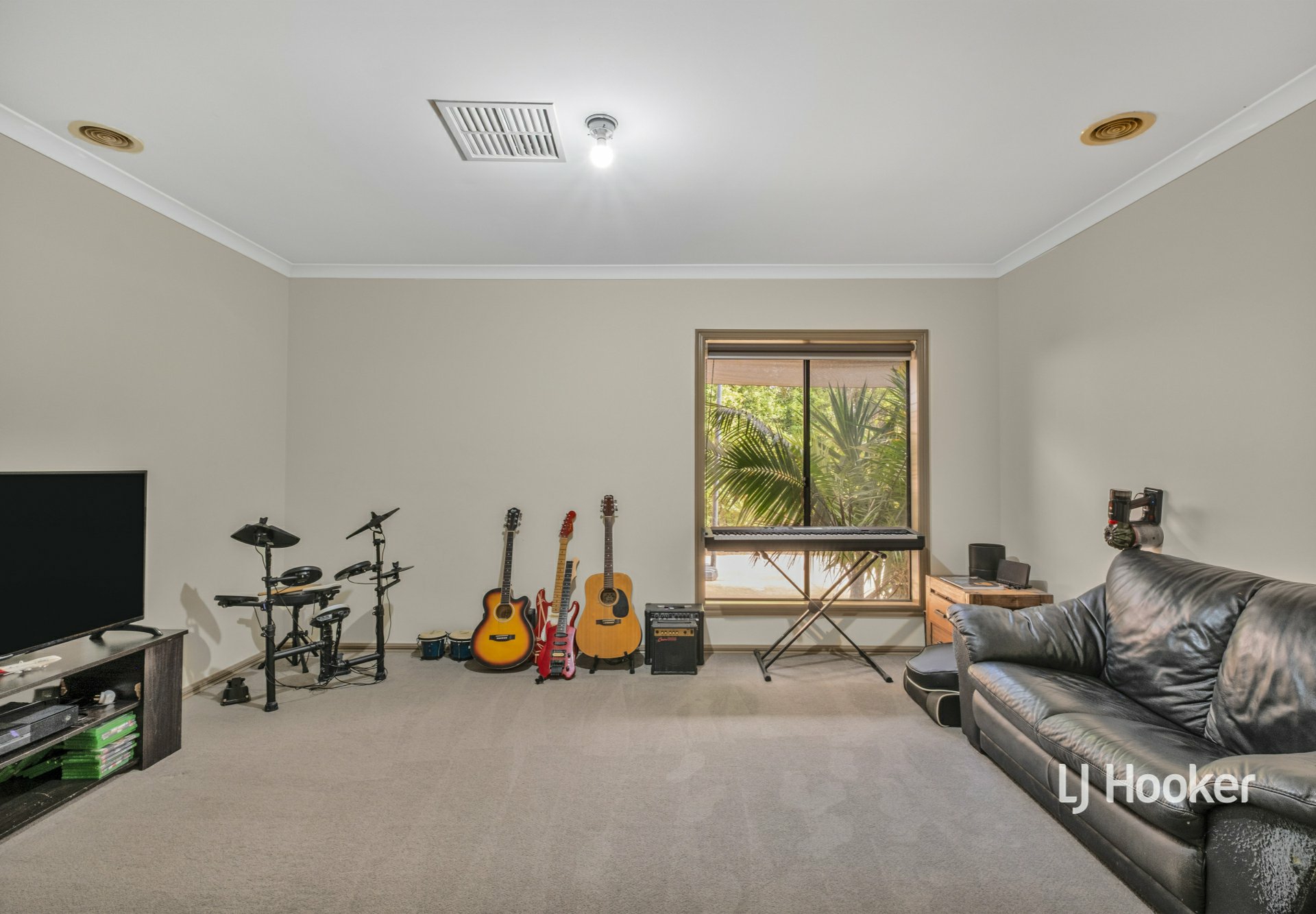 4 Greenwood Rise — photo 5 of 15