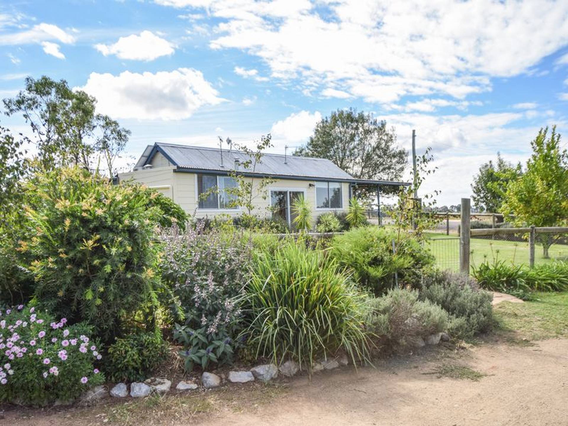 163 Prunvale Rd, YOUNG