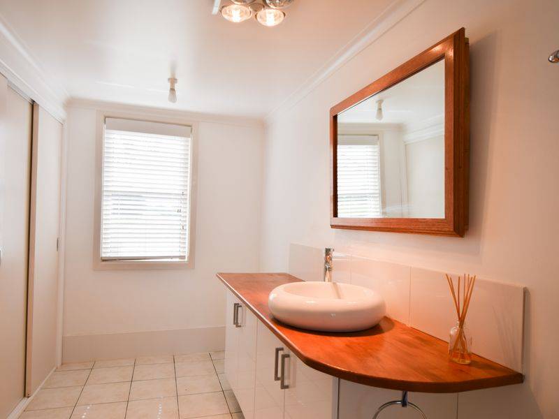 163 Prunvale Rd, YOUNG
