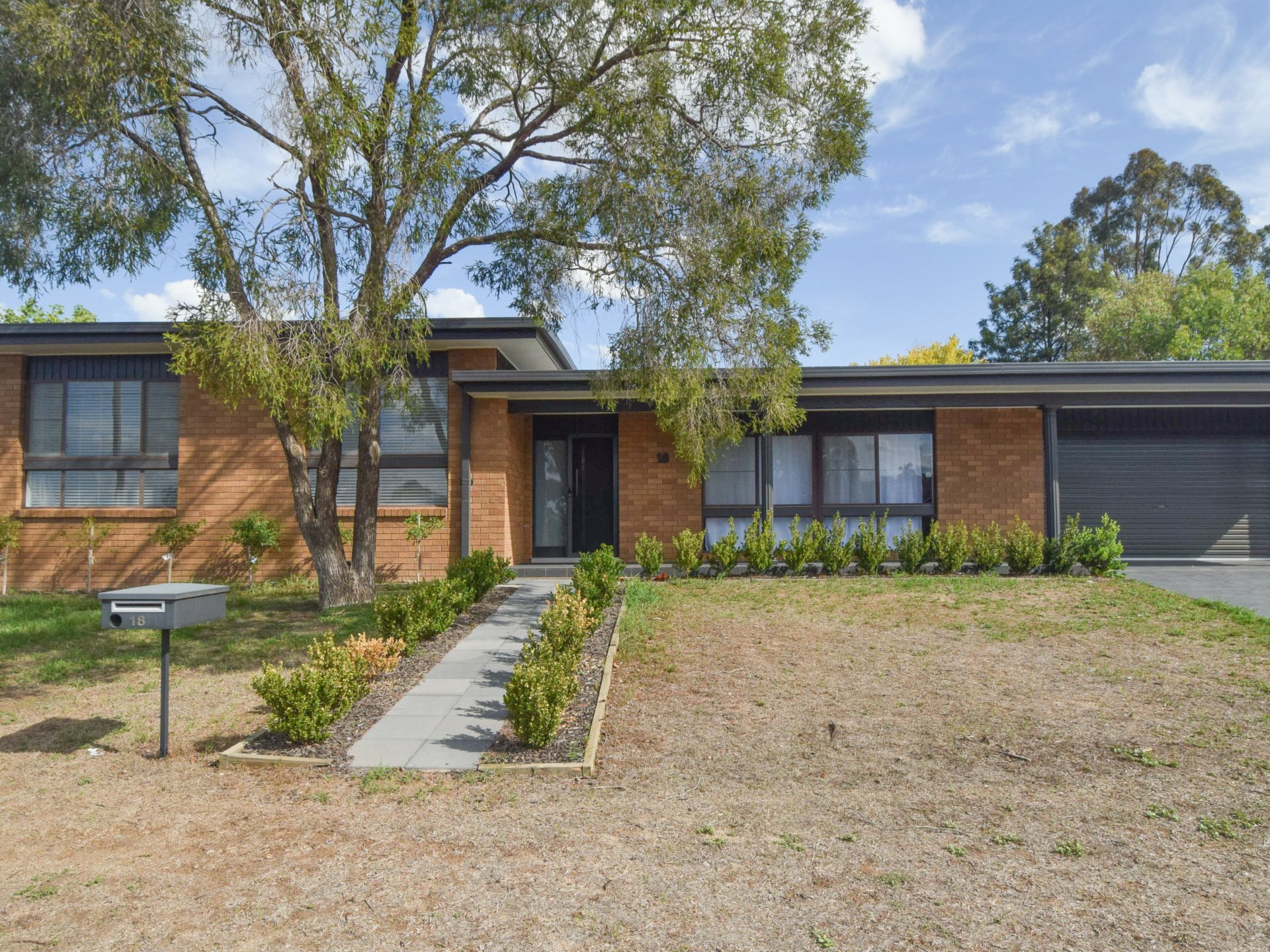 18 Cowper Street, Young
