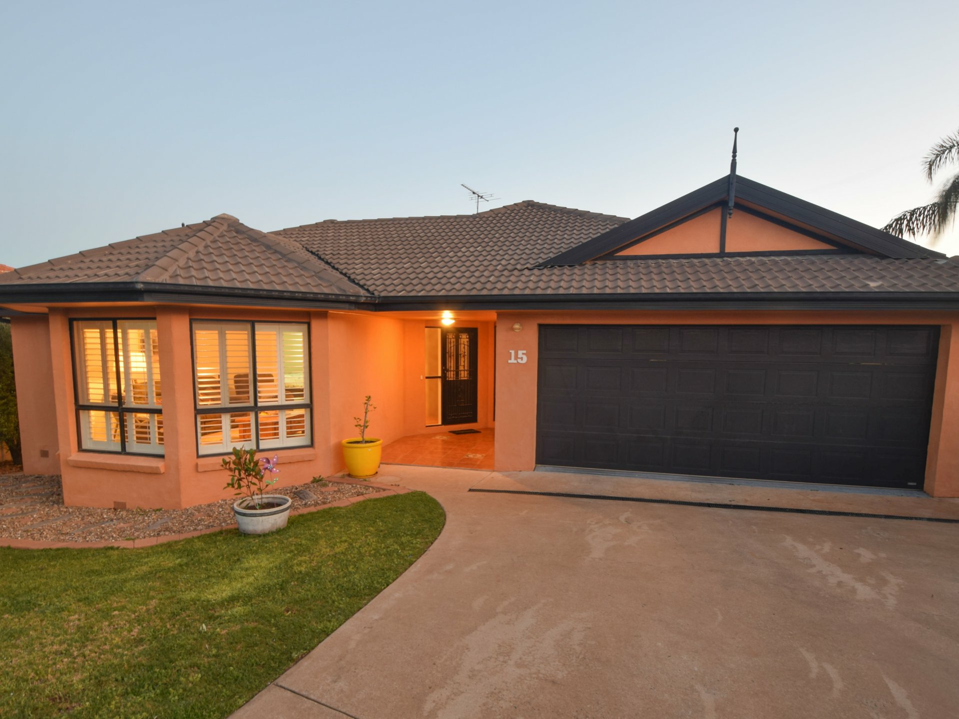 15 Matthew Street, YOUNG