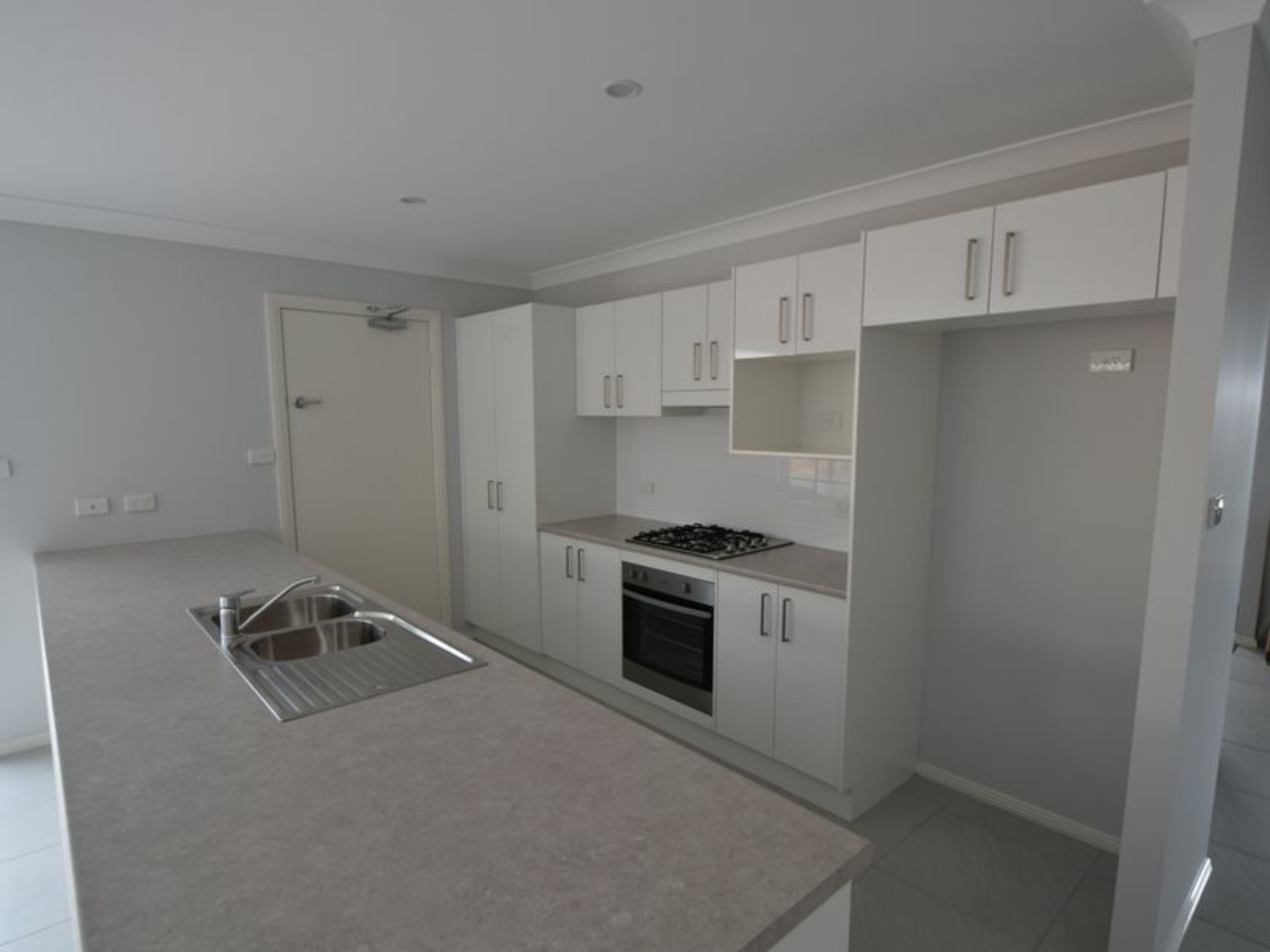 9 Henry Place, YOUNG