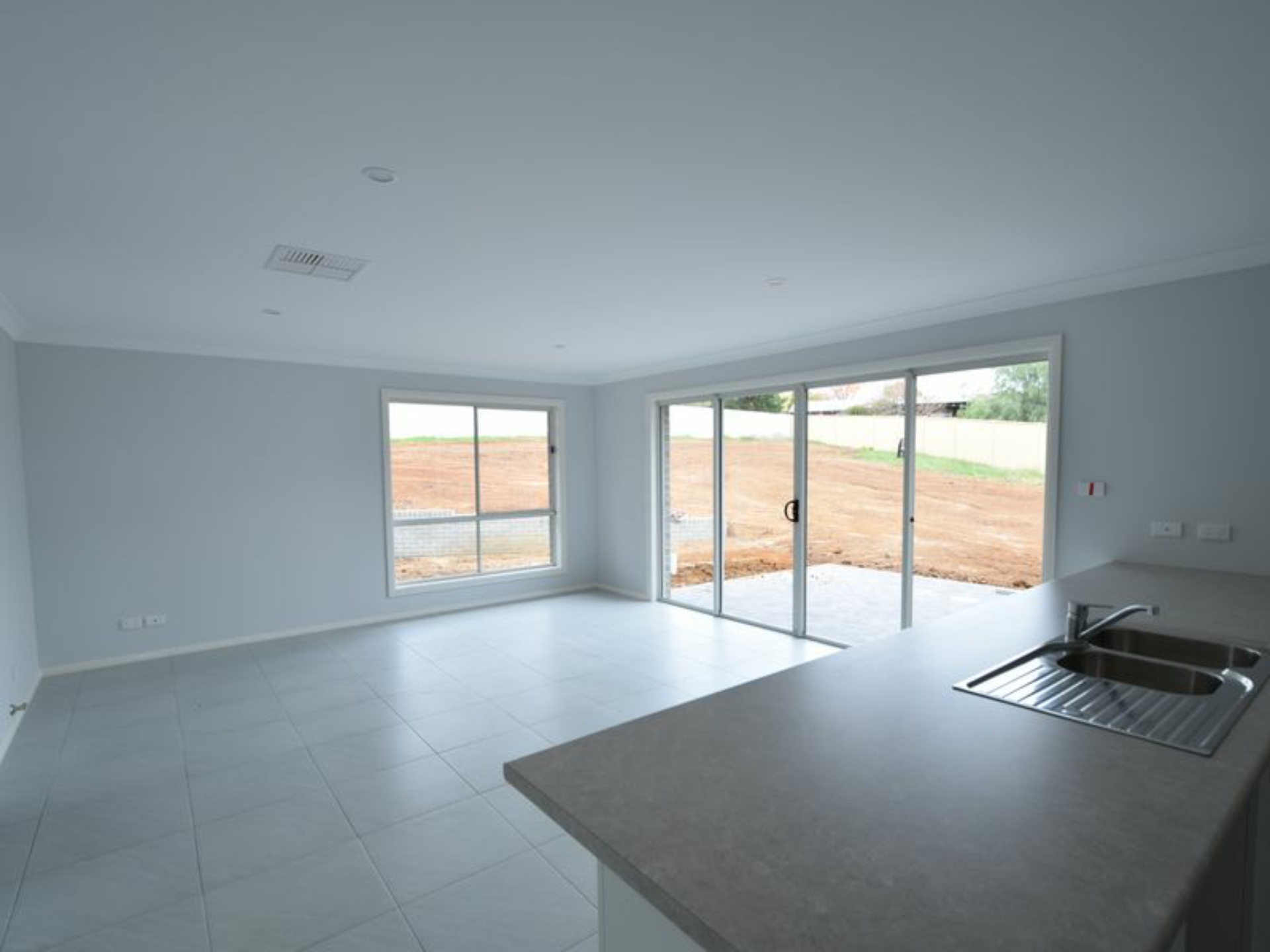 9 Henry Place, YOUNG