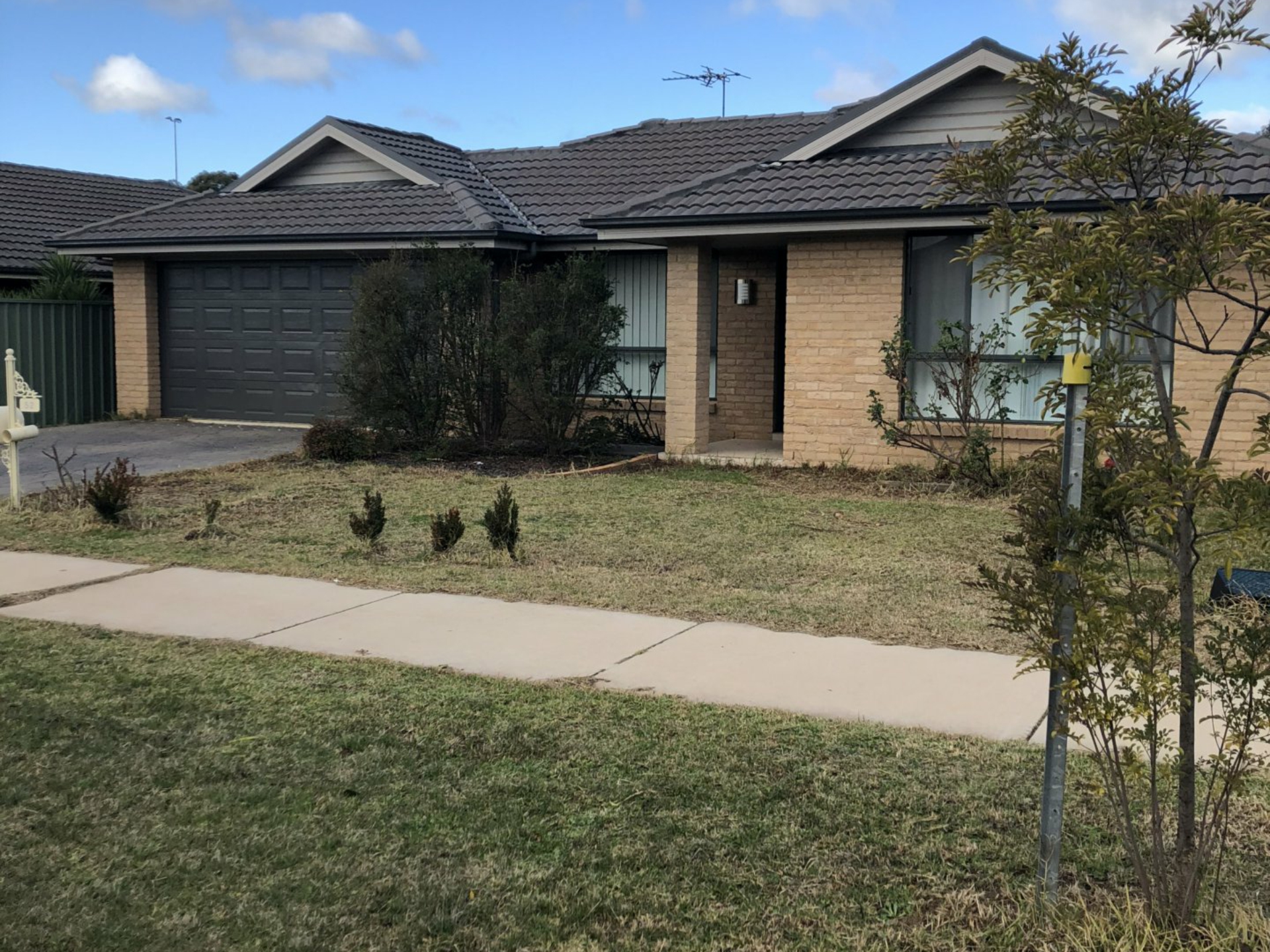 52 Binalong St, YOUNG
