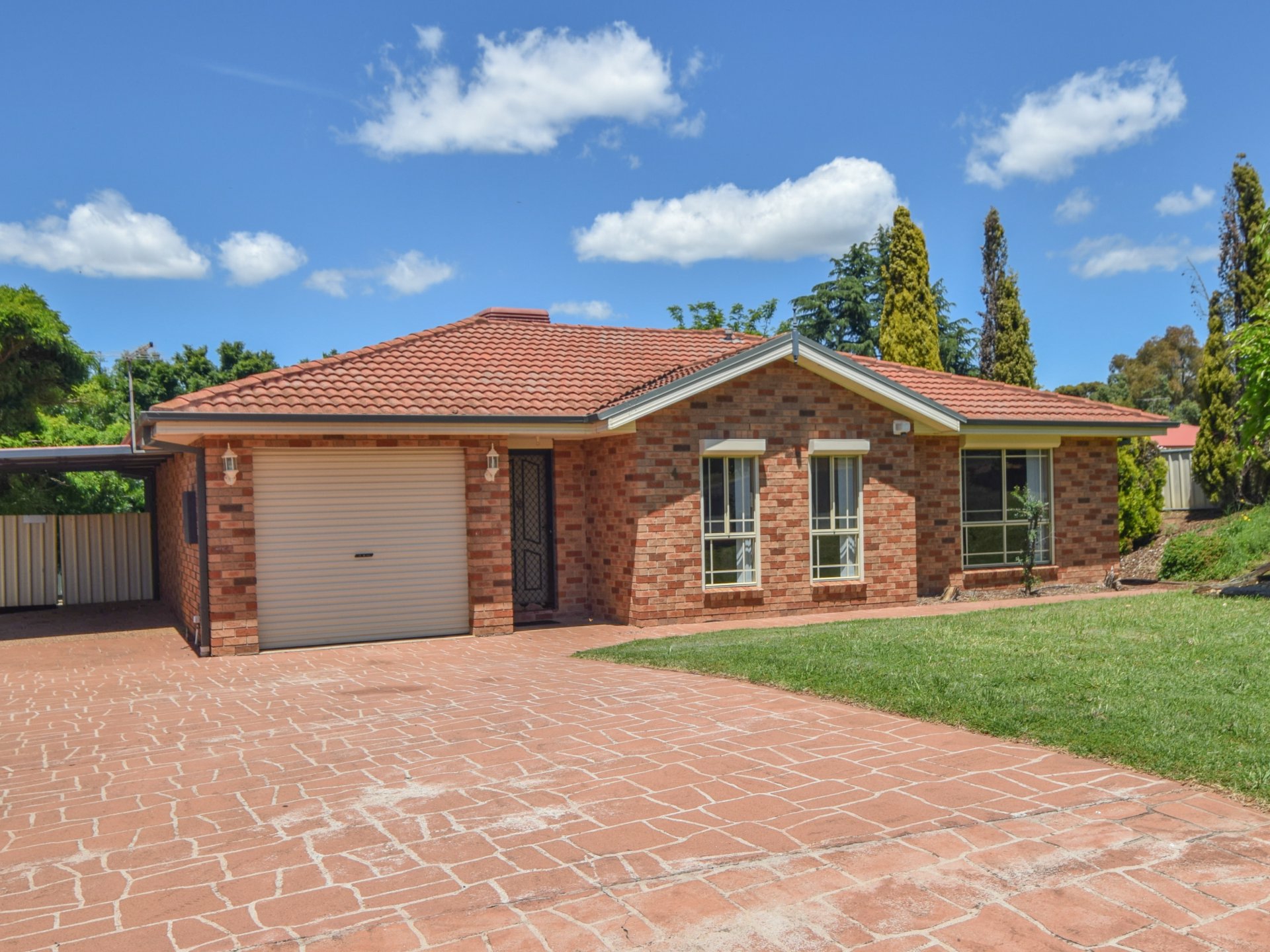 14 Hargreaves Crescent, YOUNG