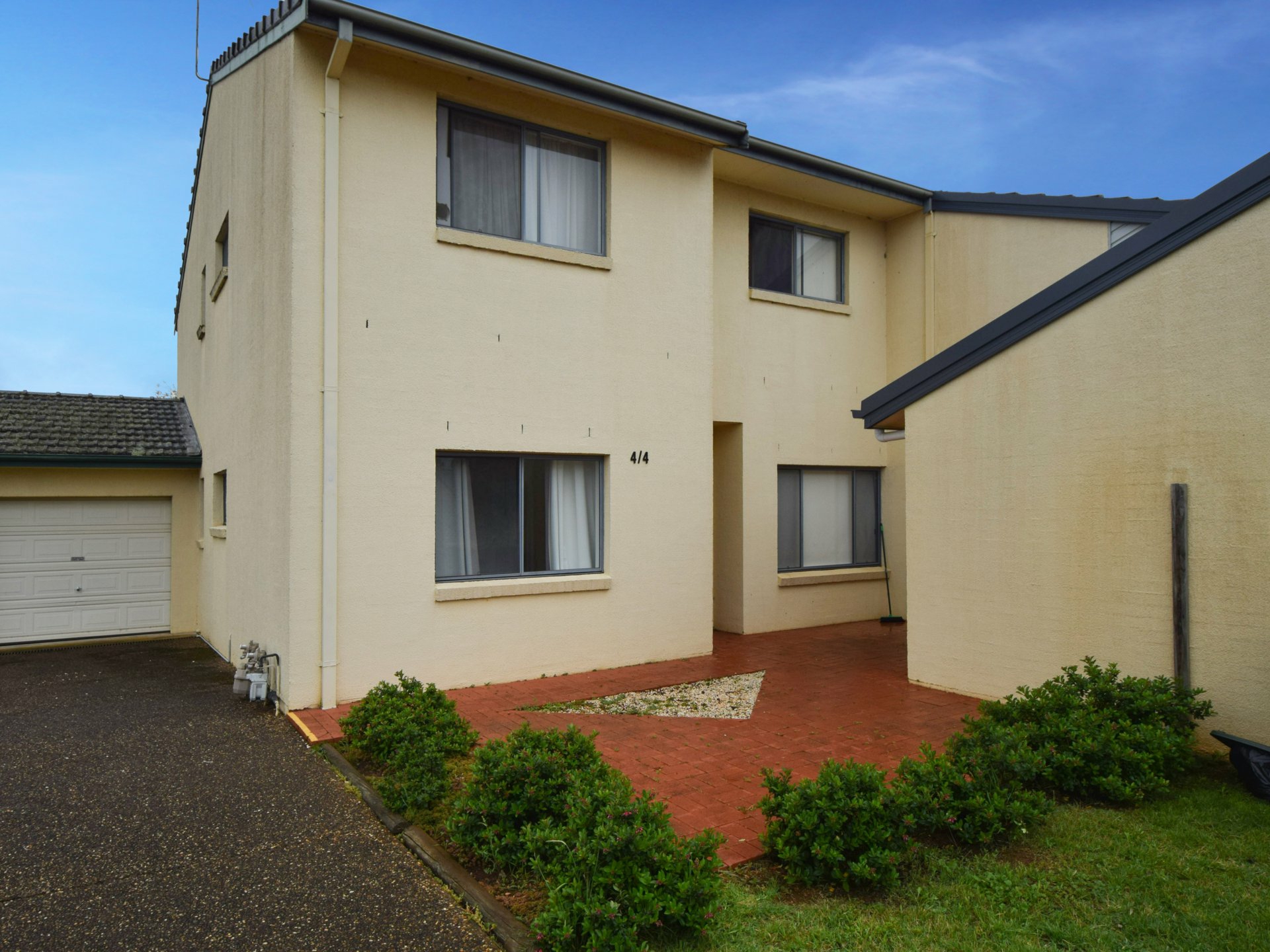 Unit 4/4 Old Barracks Lane, Young