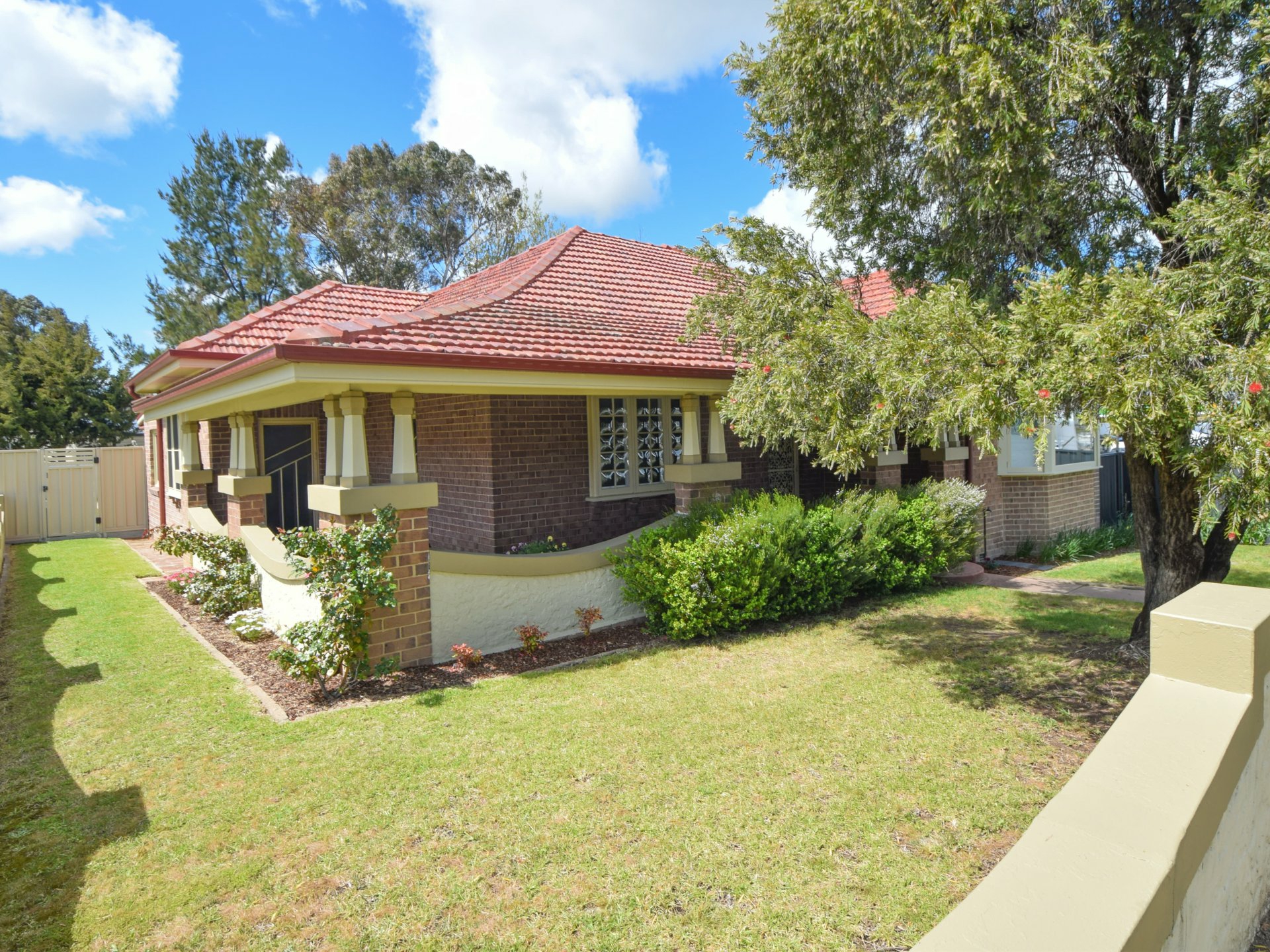 2 Zouch Street, YOUNG