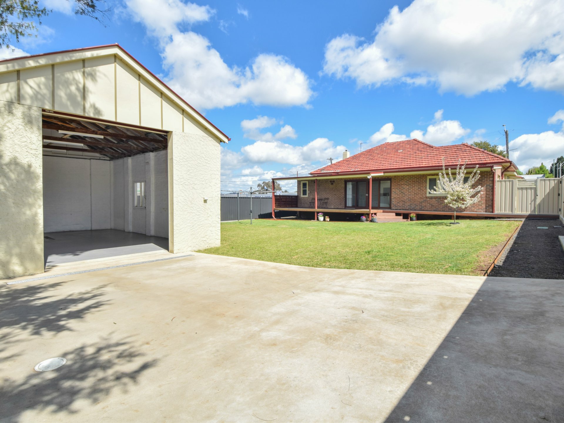 2 Zouch Street, YOUNG