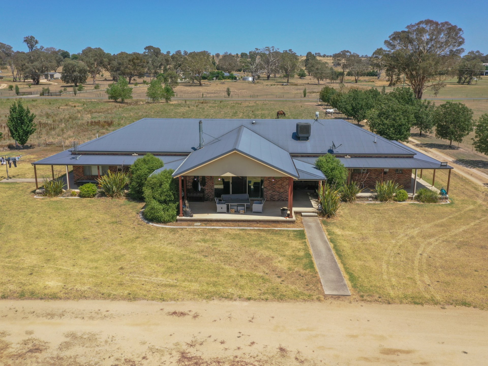92 Wambanumba Drive, YOUNG
