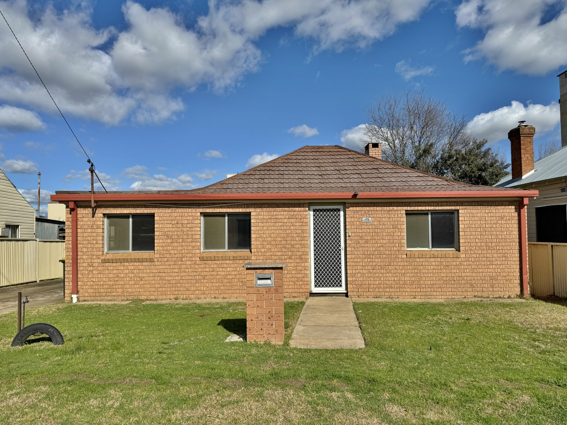 172 Nasmyth Street, YOUNG
