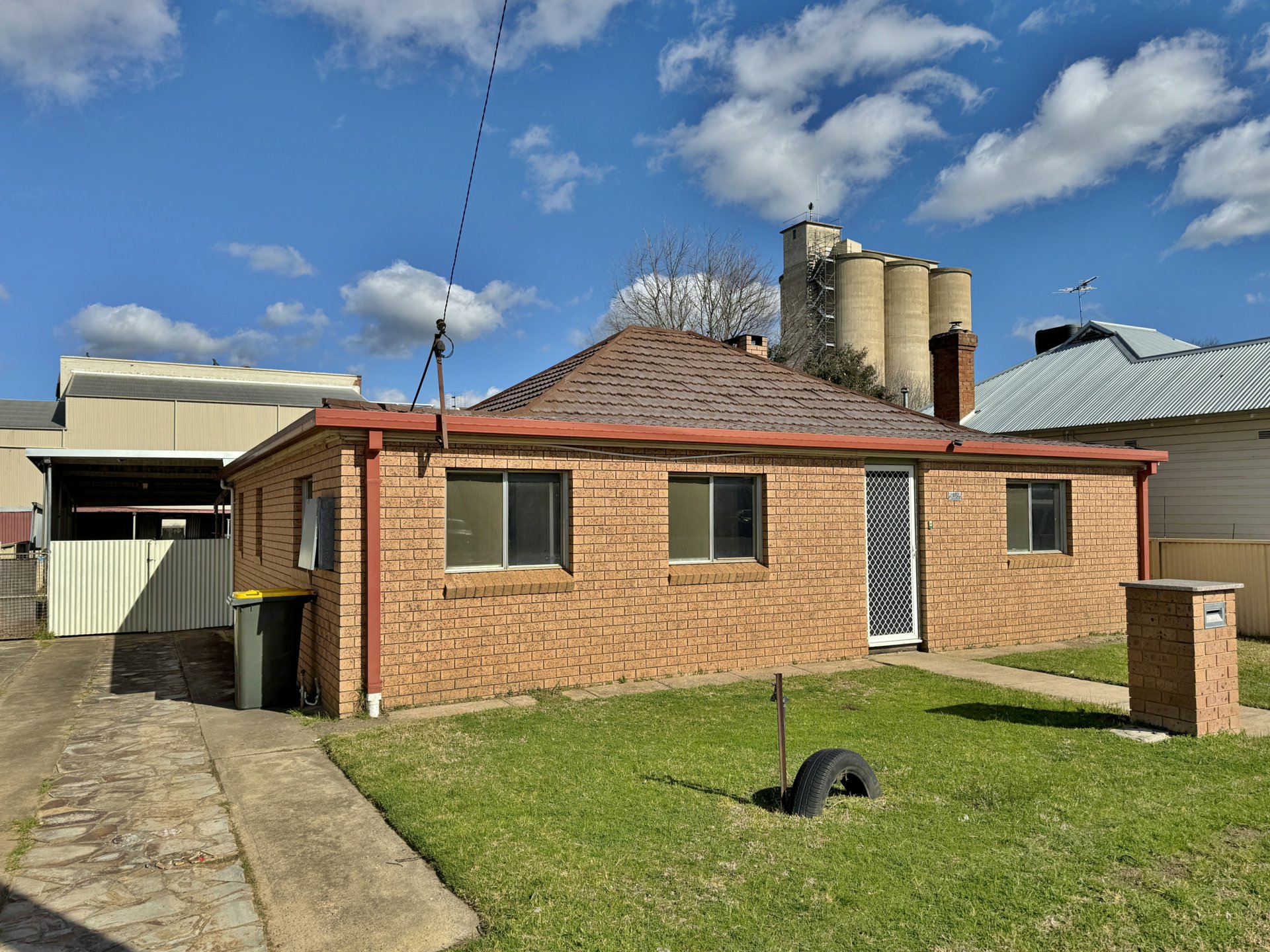 172 Nasmyth Street, YOUNG