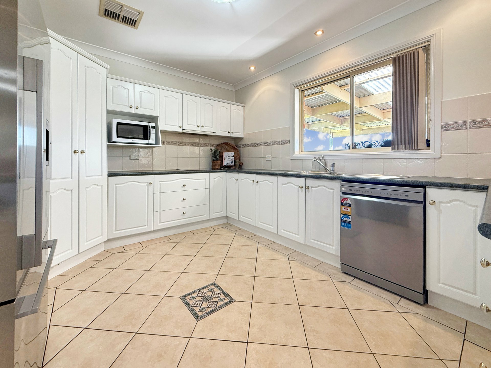 19 Pineview Circuit — photo 5 of 24