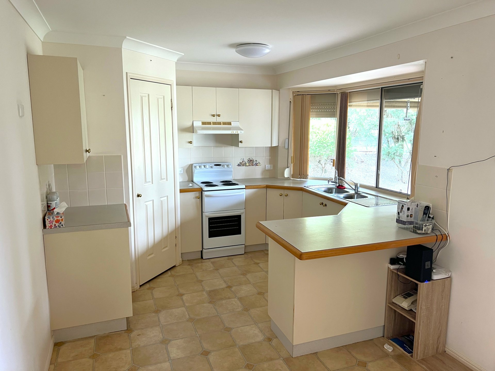 9 Banksia Drive — photo 2 of 15