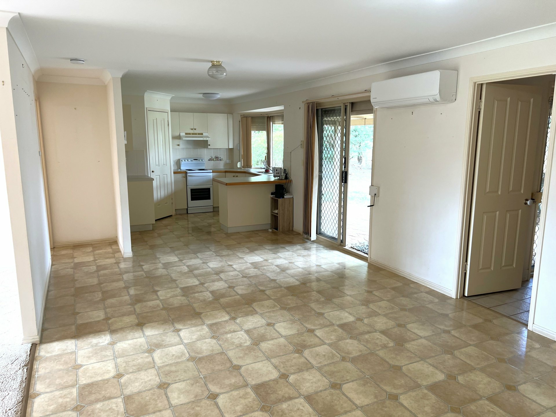 9 Banksia Drive — photo 5 of 15