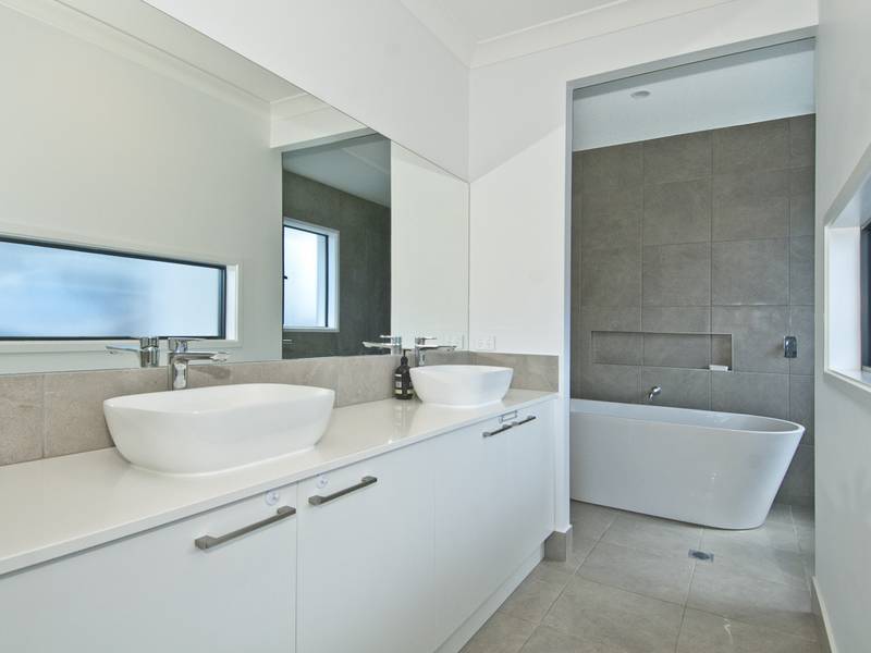 15 Challenger Way, COOMERA