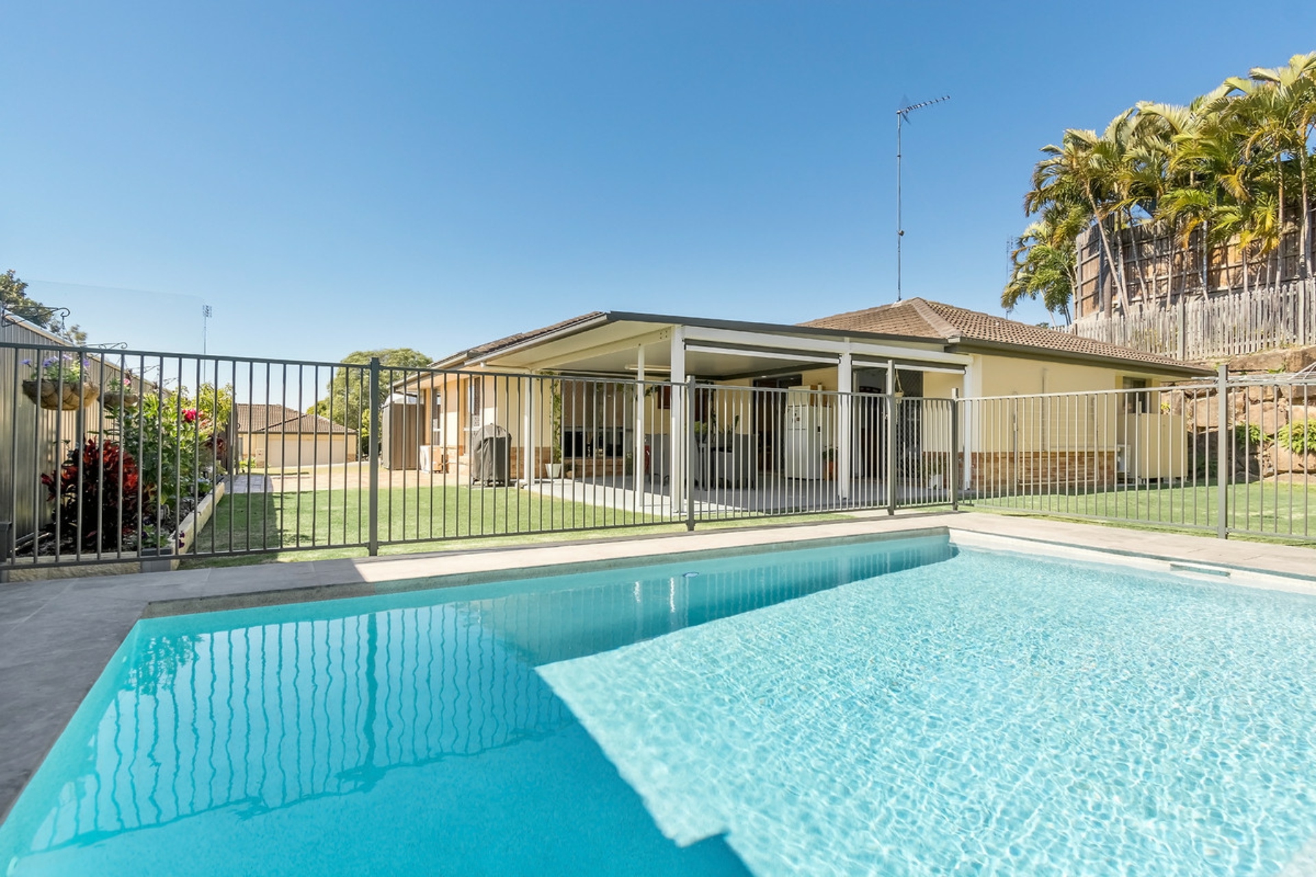 5 Prominent Crescent, UPPER COOMERA