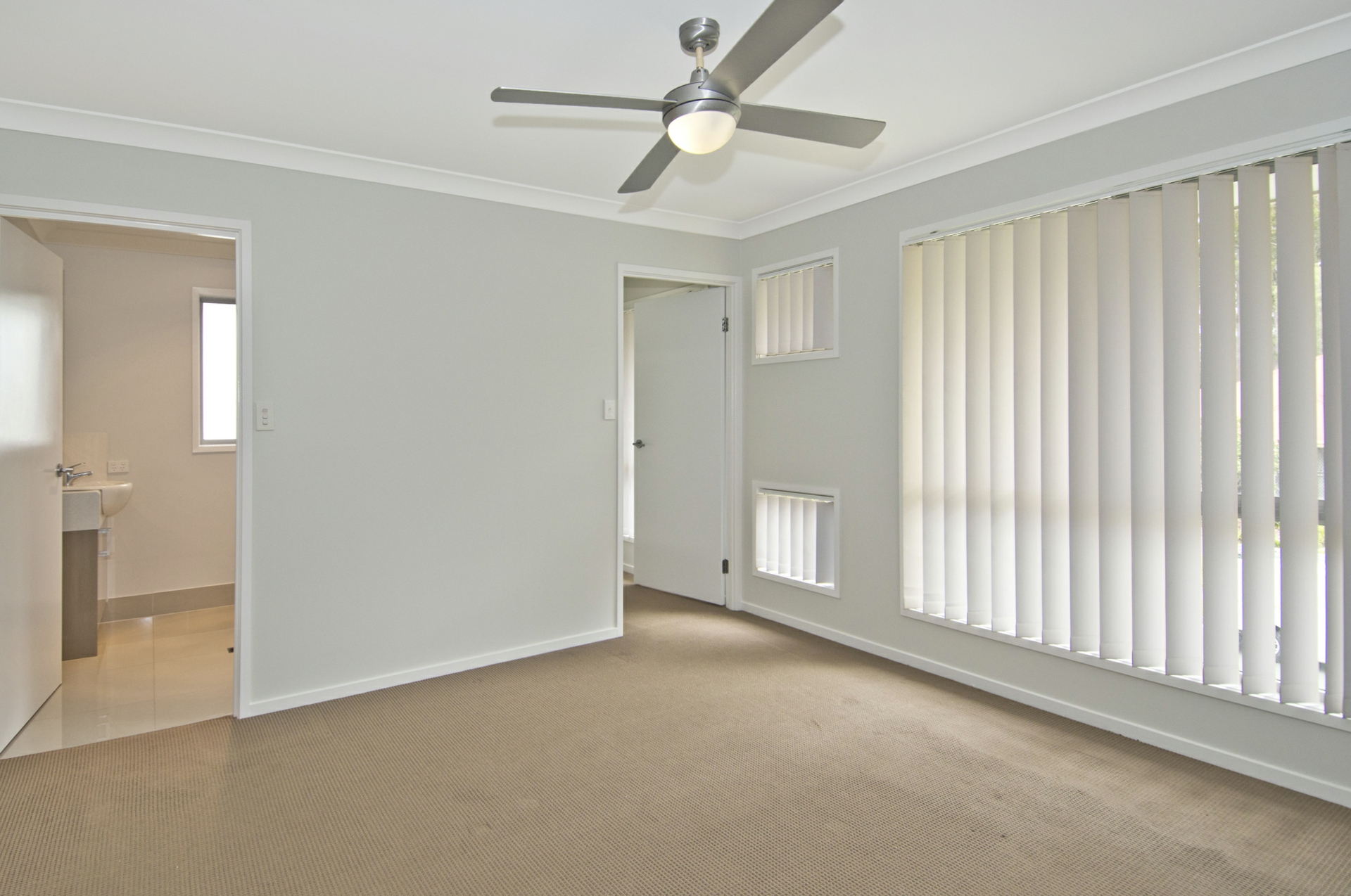 5 Henry street, COOMERA
