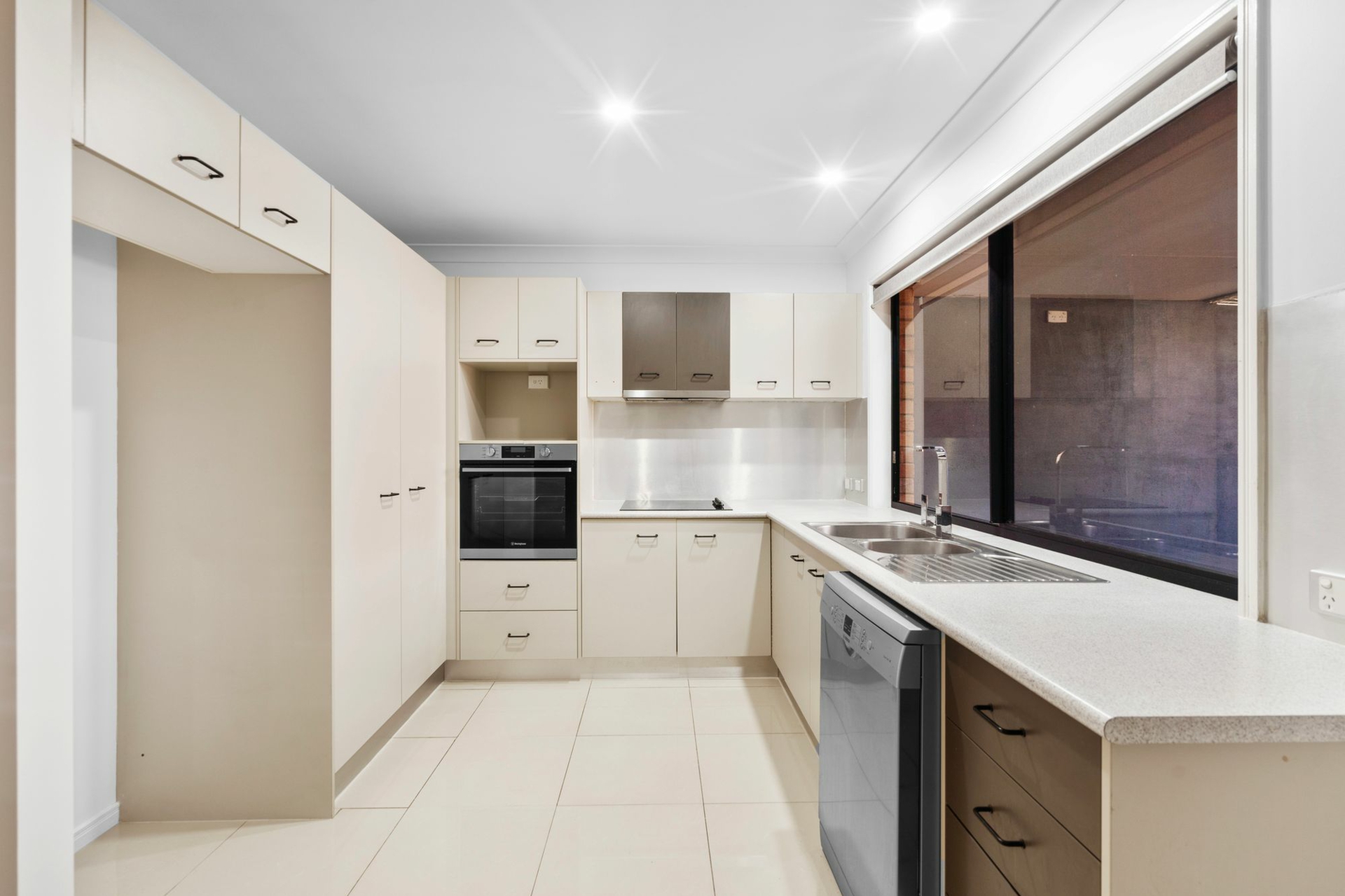 2/2 Armani Avenue, PIMPAMA