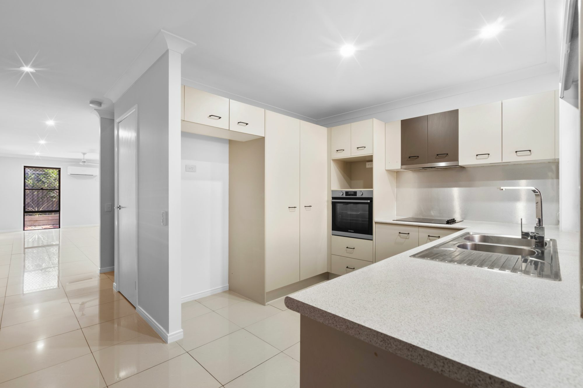 2/2 Armani Avenue, PIMPAMA