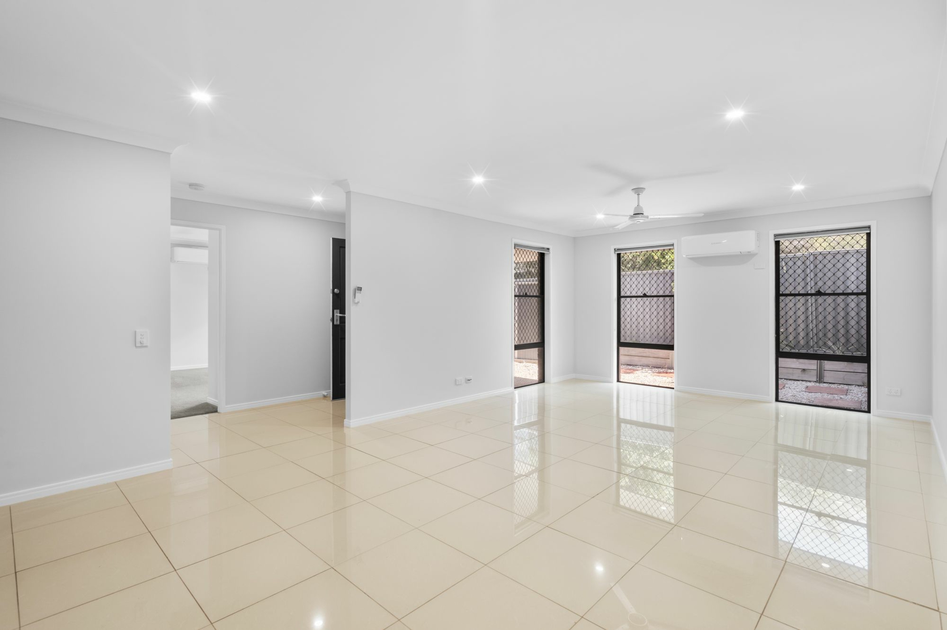 2/2 Armani Avenue, PIMPAMA