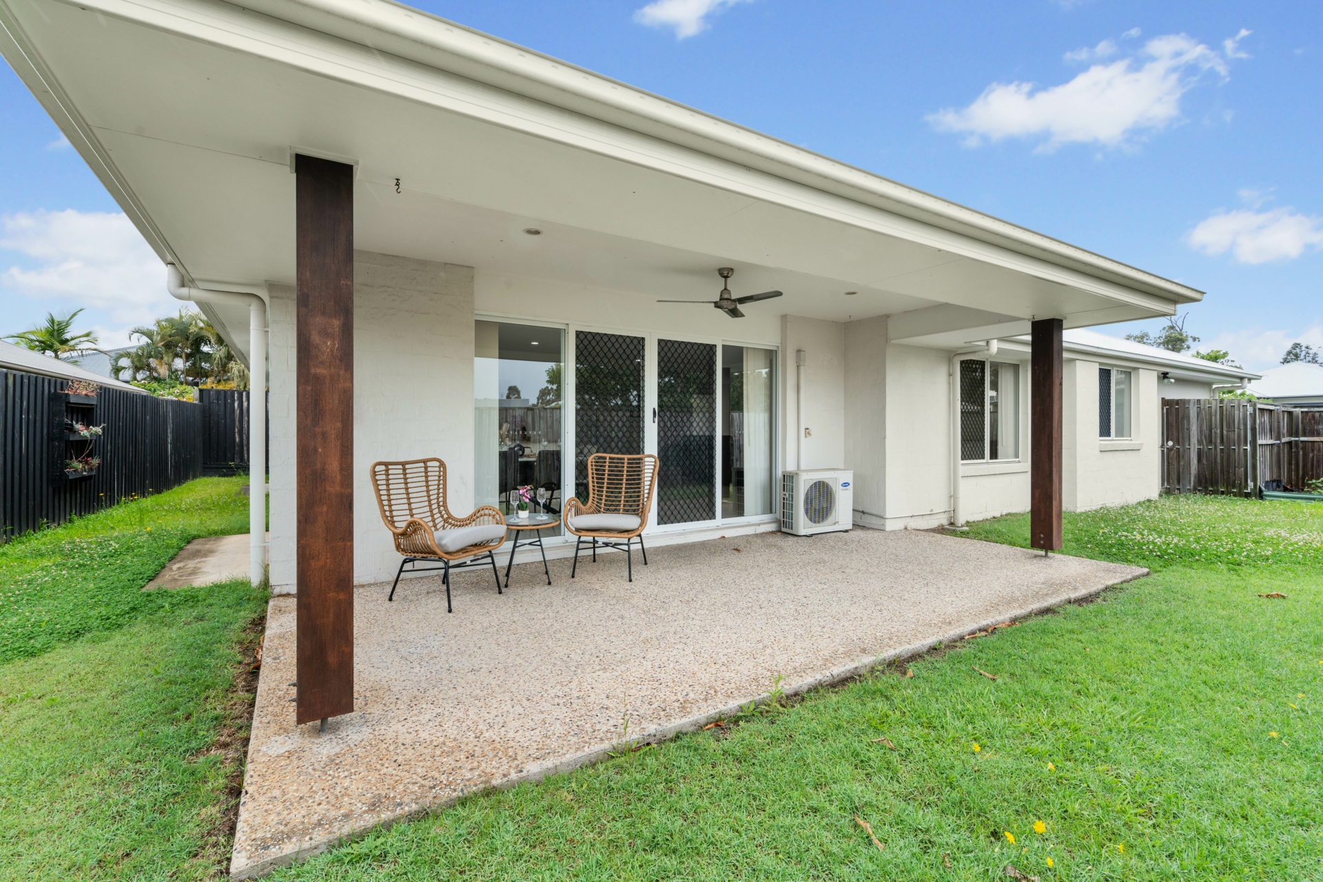 7 Severn Street, COOMERA