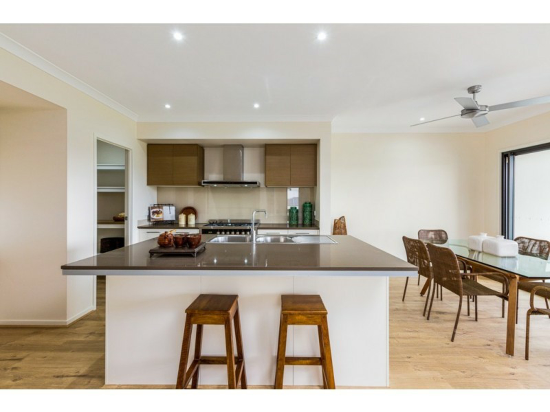33 Blossom Street, YARRABILBA