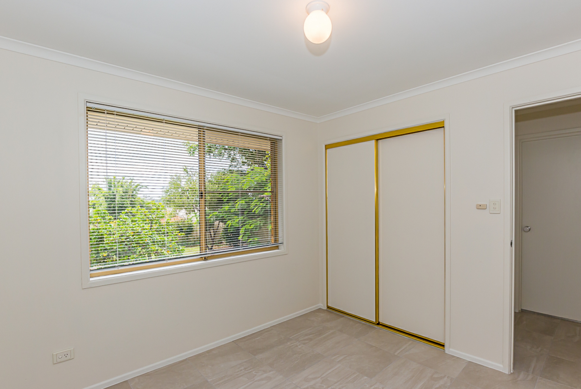 24 Ashburton Close — photo 13 of 22