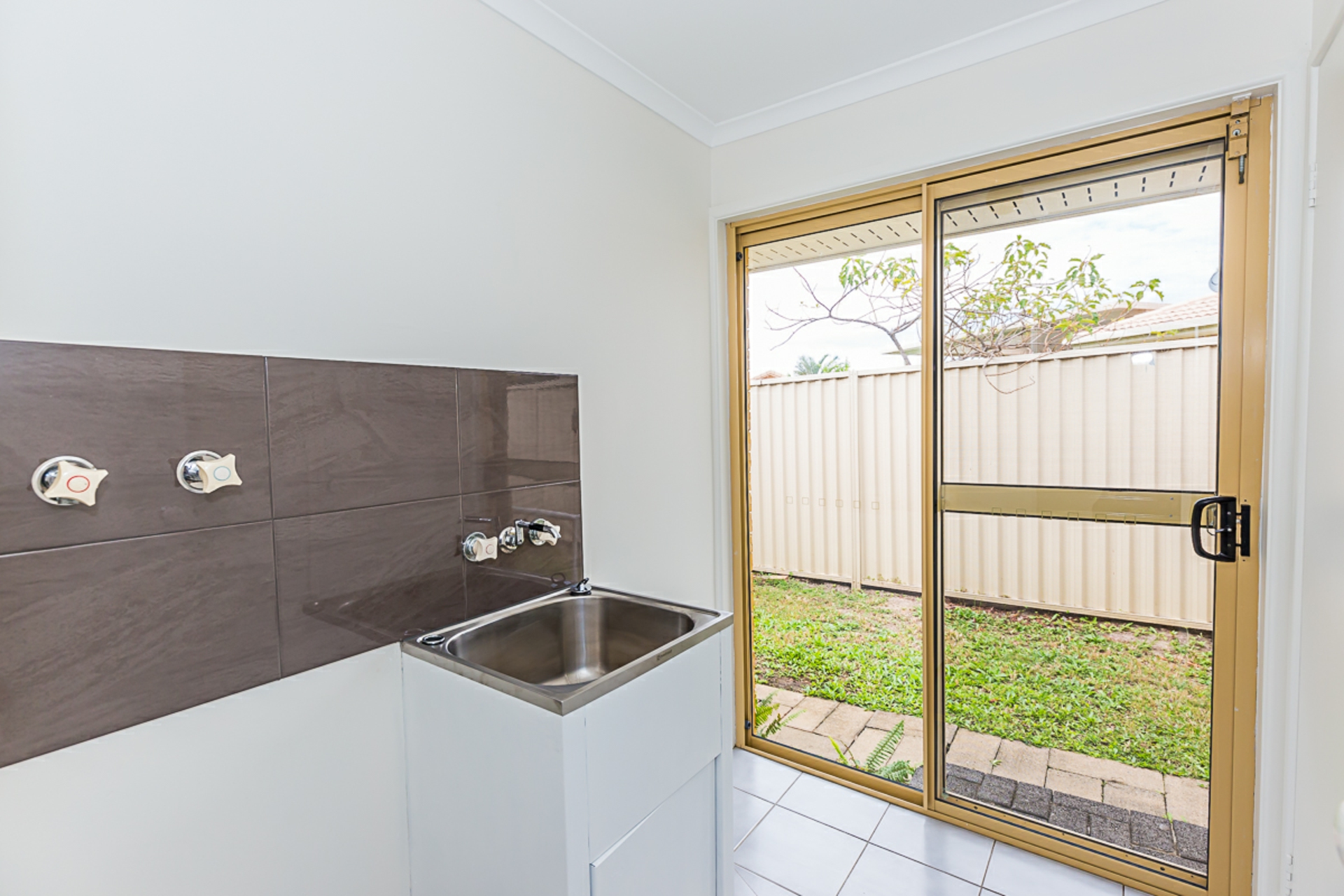 24 Ashburton Close — photo 19 of 22