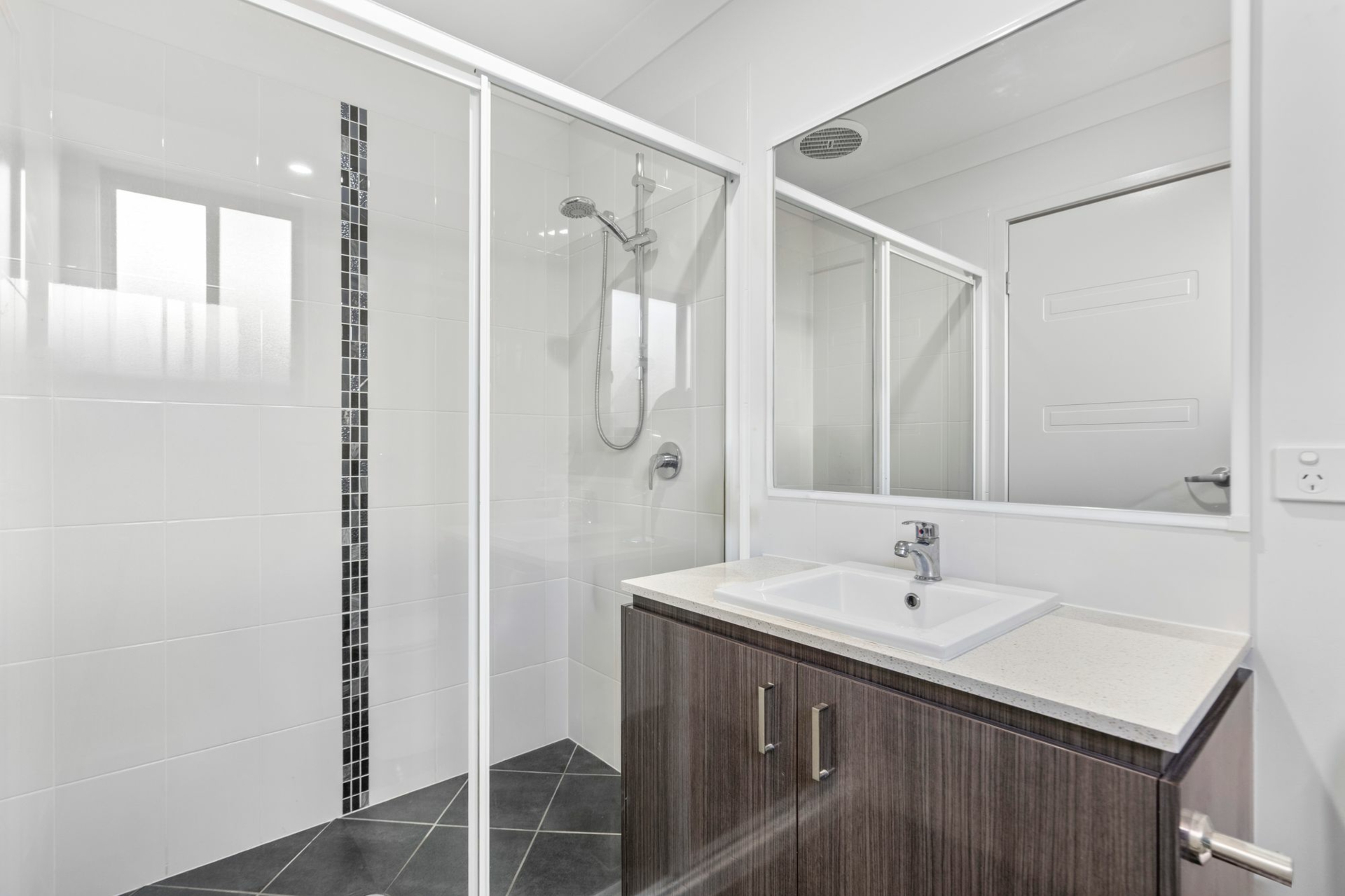 1&2/56 Brookfield Street — photo 5 of 11