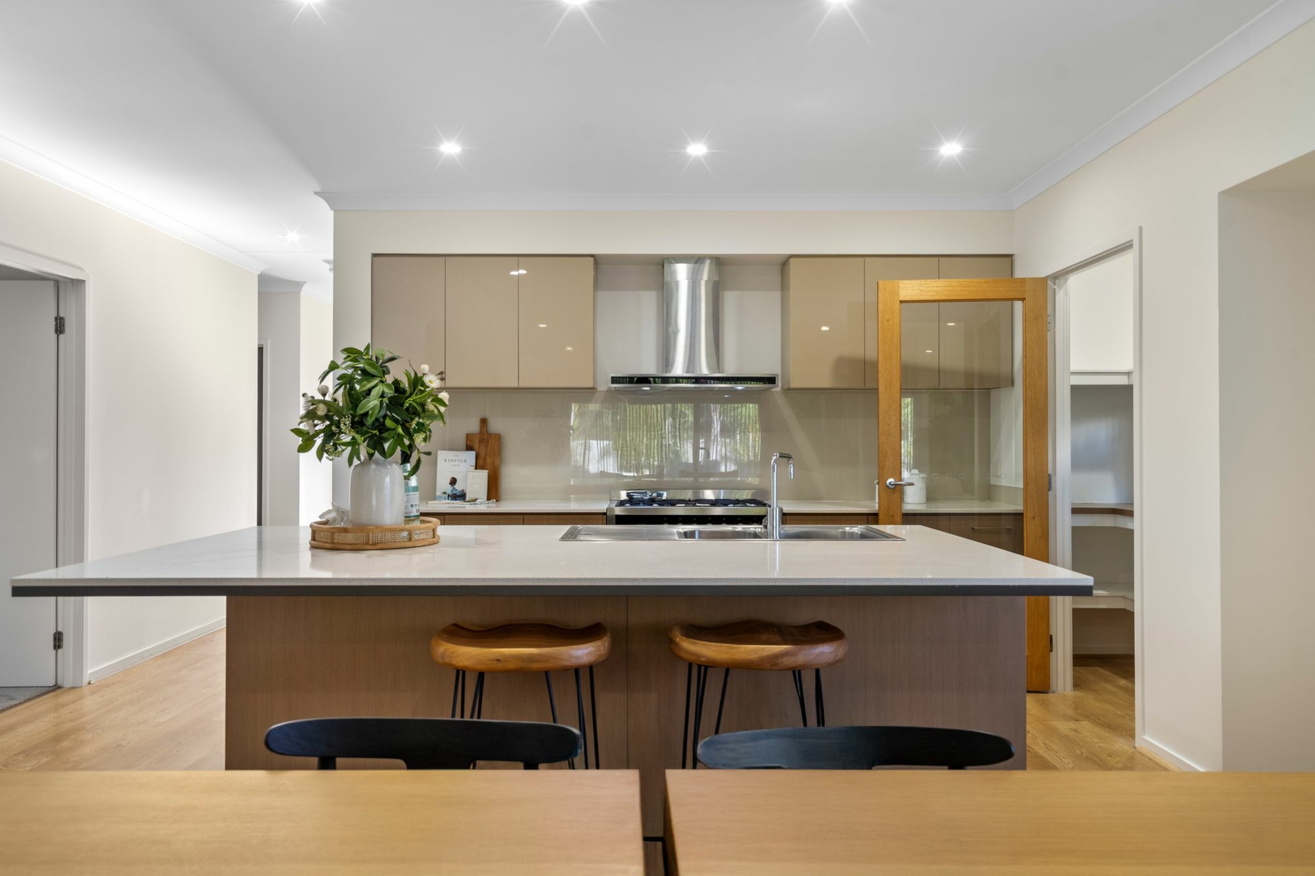 6 Balla Balla Crescent — photo 4 of 17