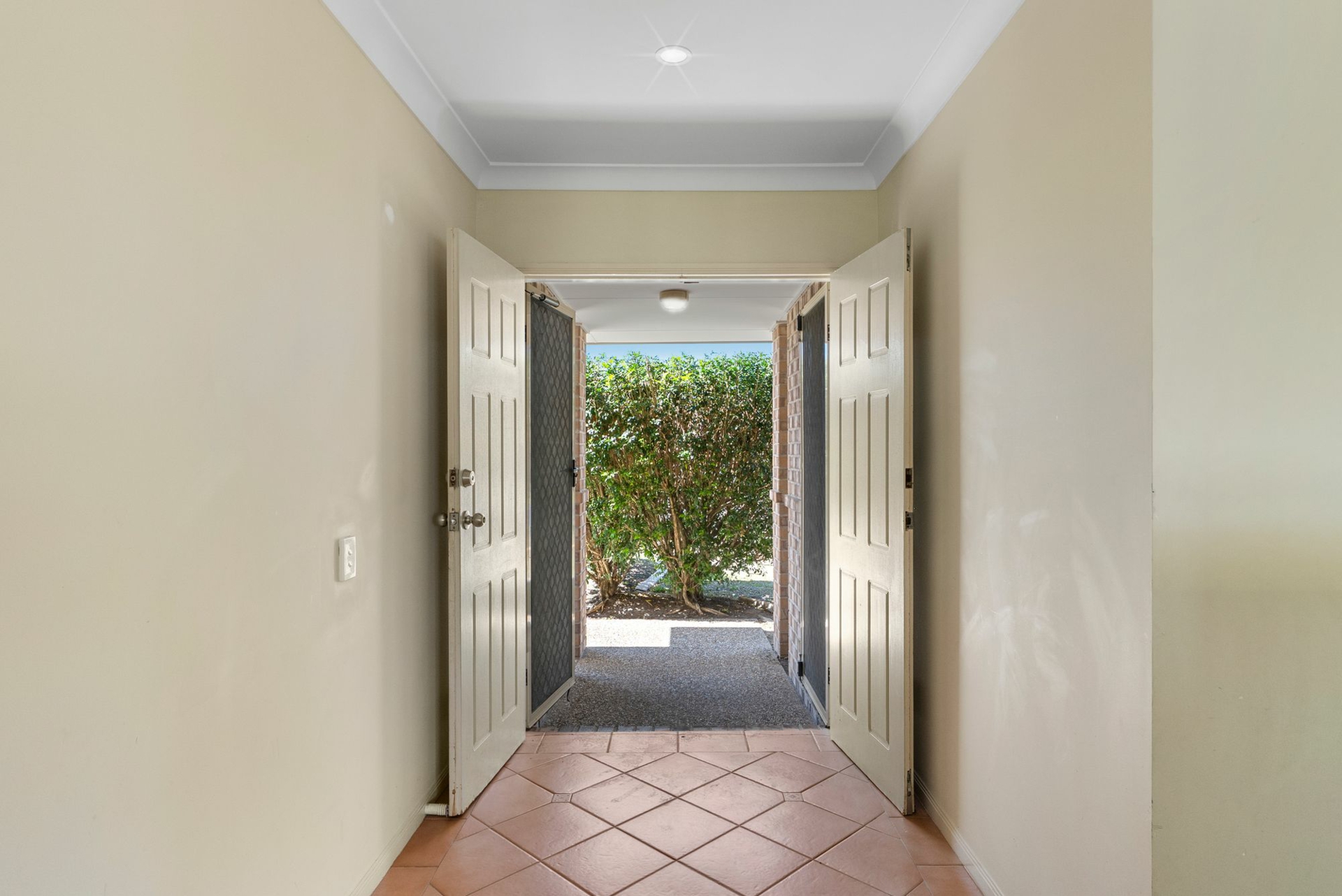 21 Saint Stephens Drive — photo 6 of 20