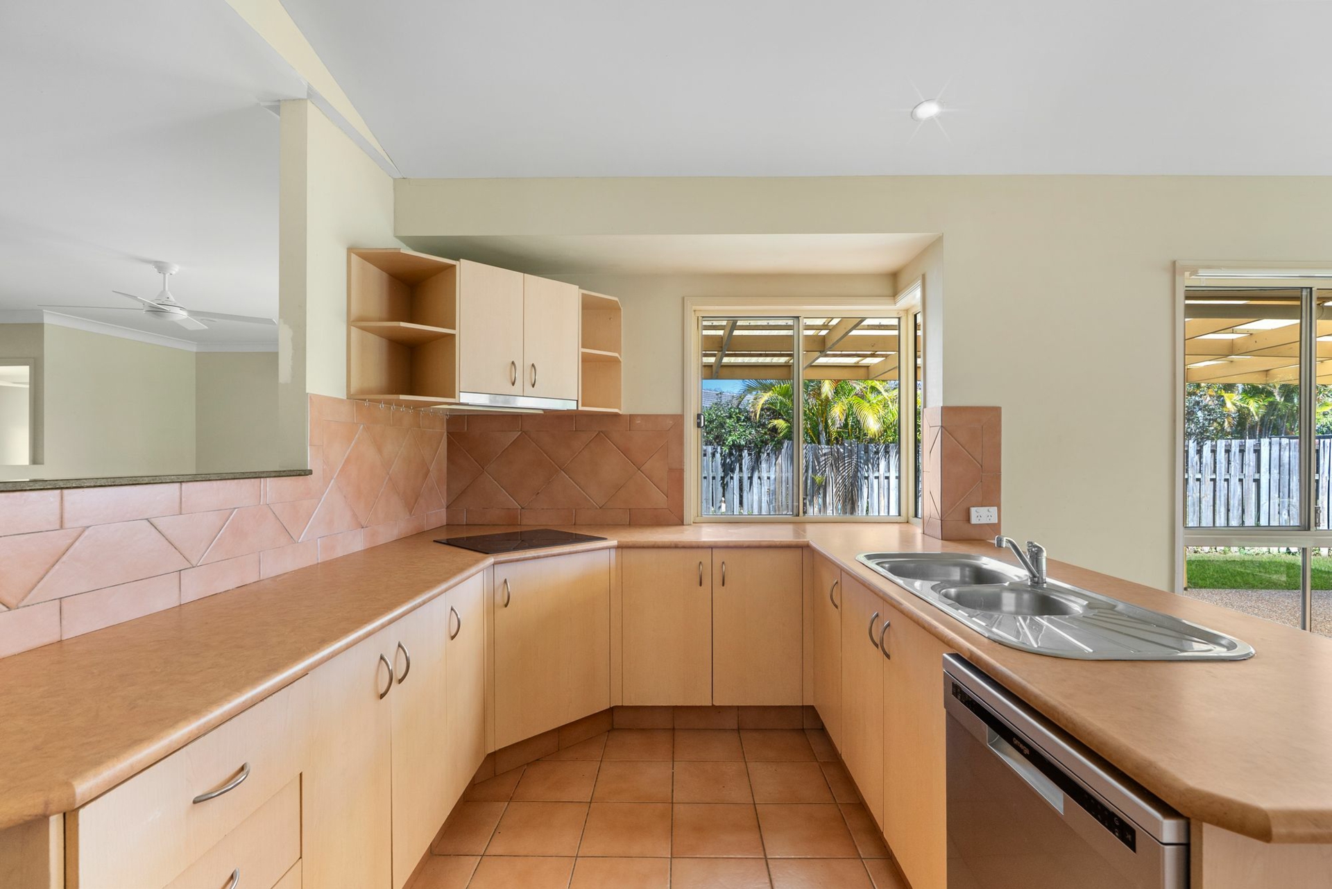 21 Saint Stephens Drive — photo 8 of 20