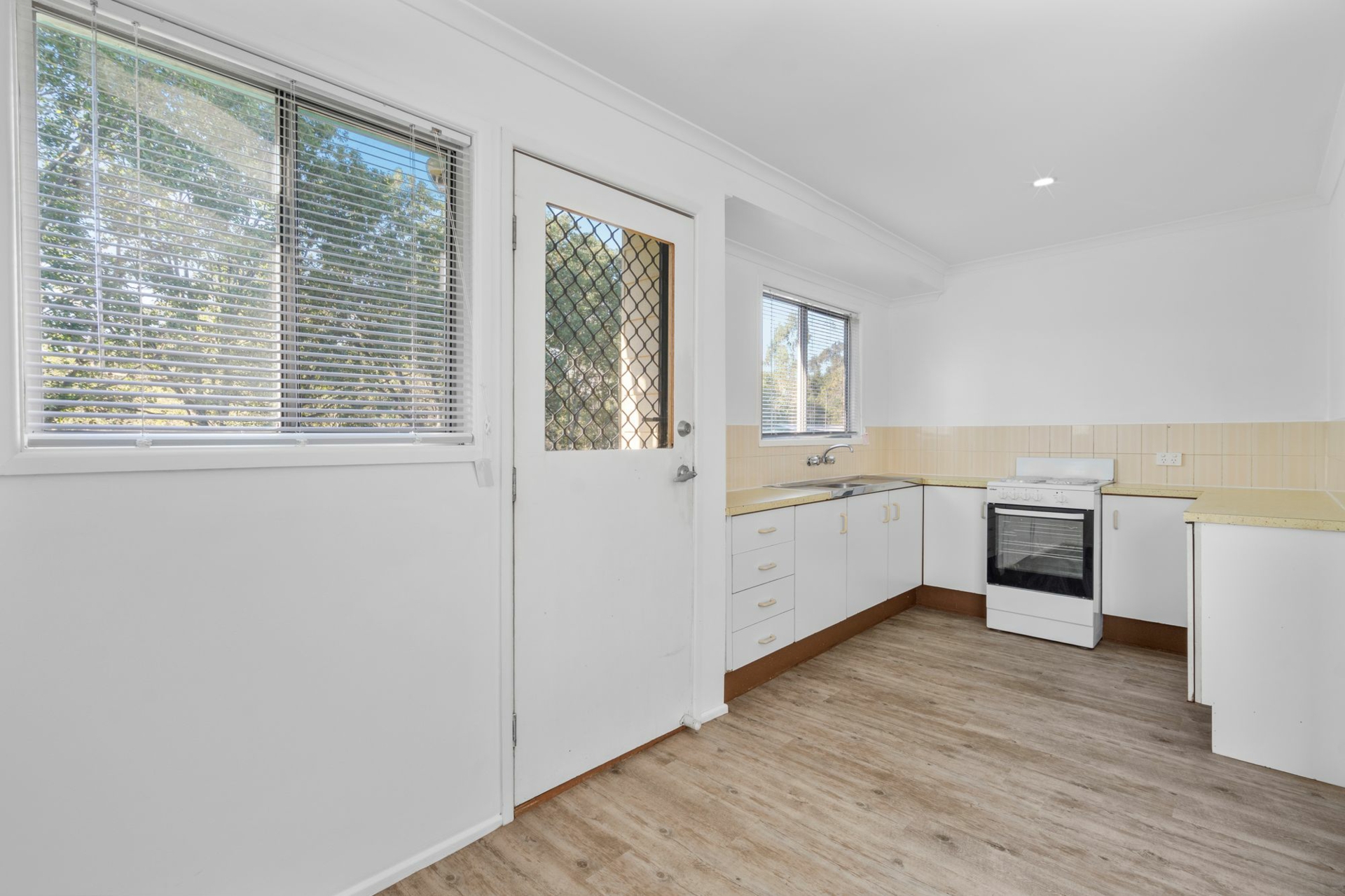 3 Manfred Street — photo 4 of 10