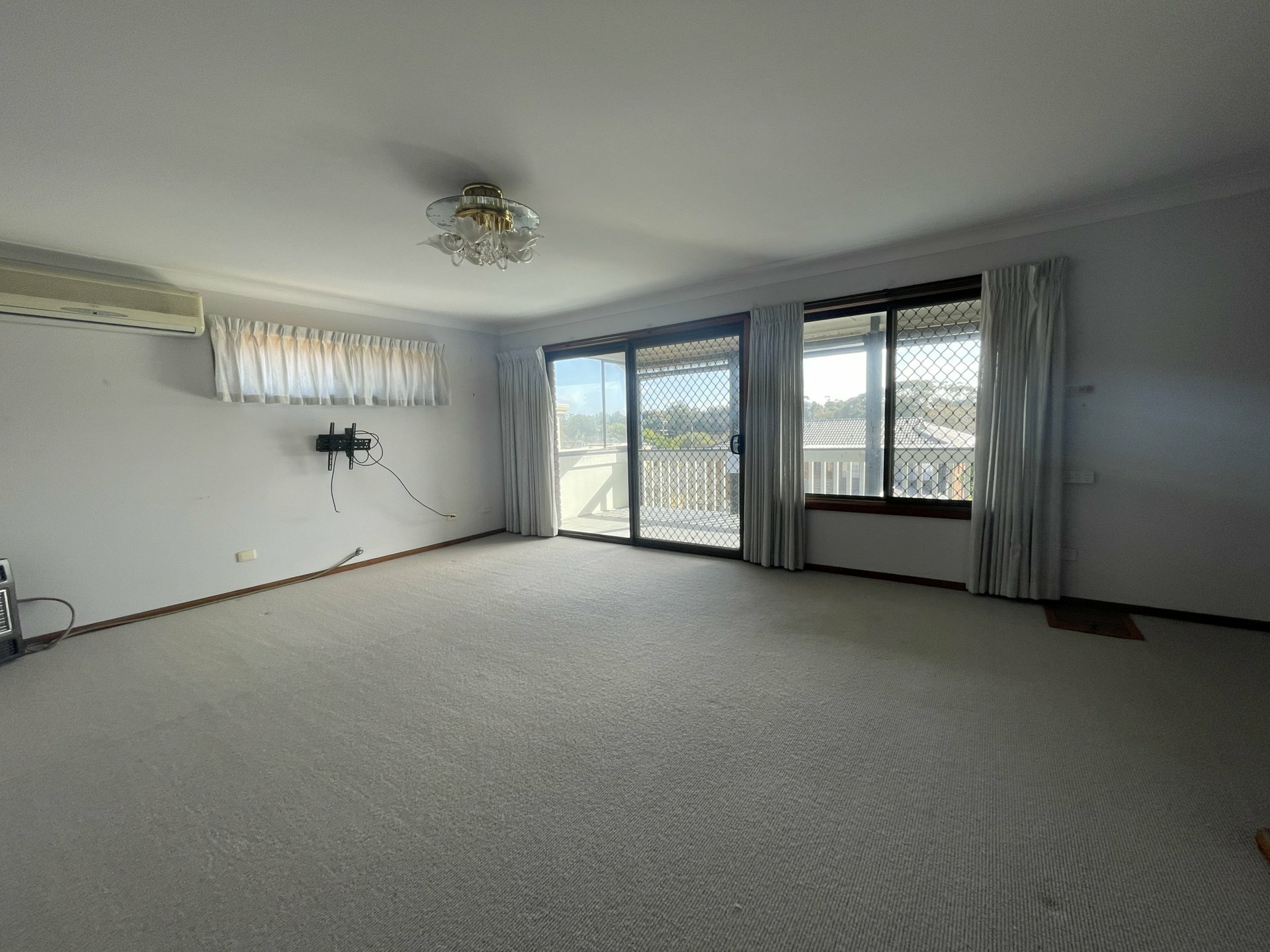 16 Emanuel Crescent — photo 3 of 24