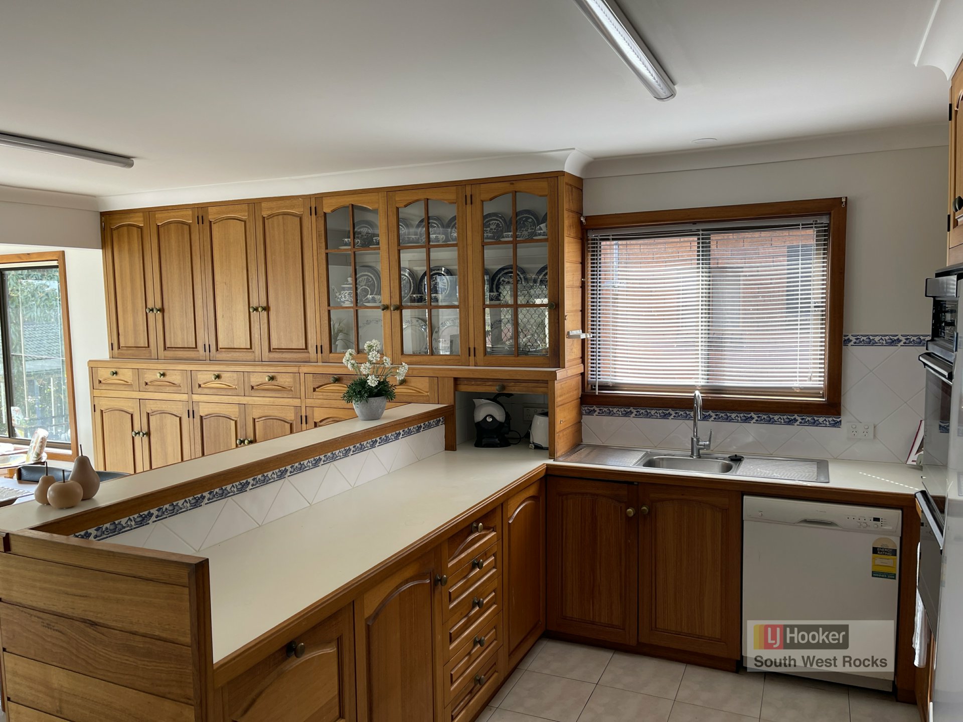 16 Emanuel Crescent — photo 8 of 24