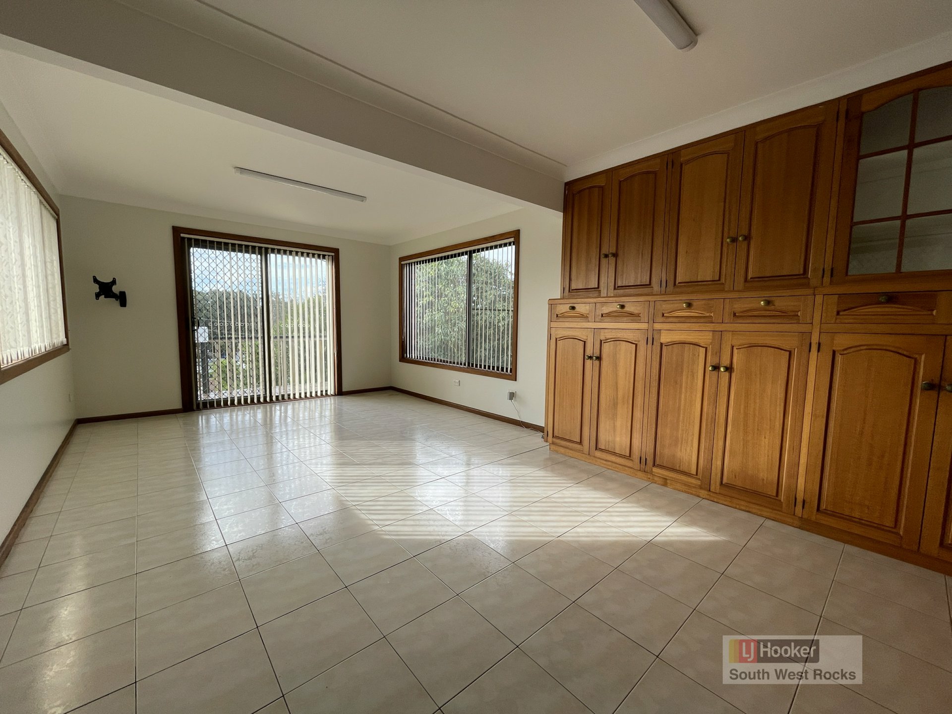 16 Emanuel Crescent — photo 9 of 24