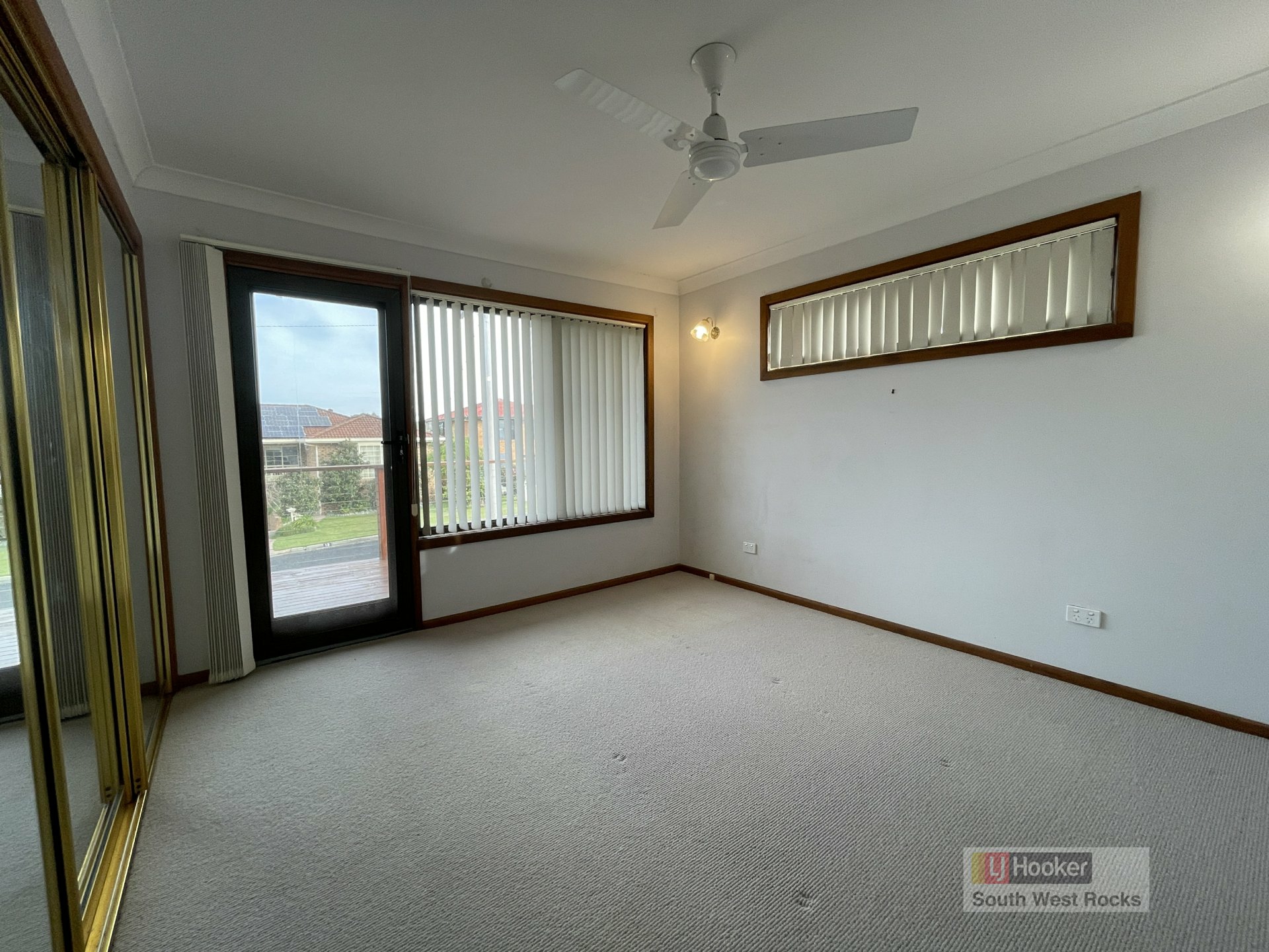 16 Emanuel Crescent — photo 11 of 24