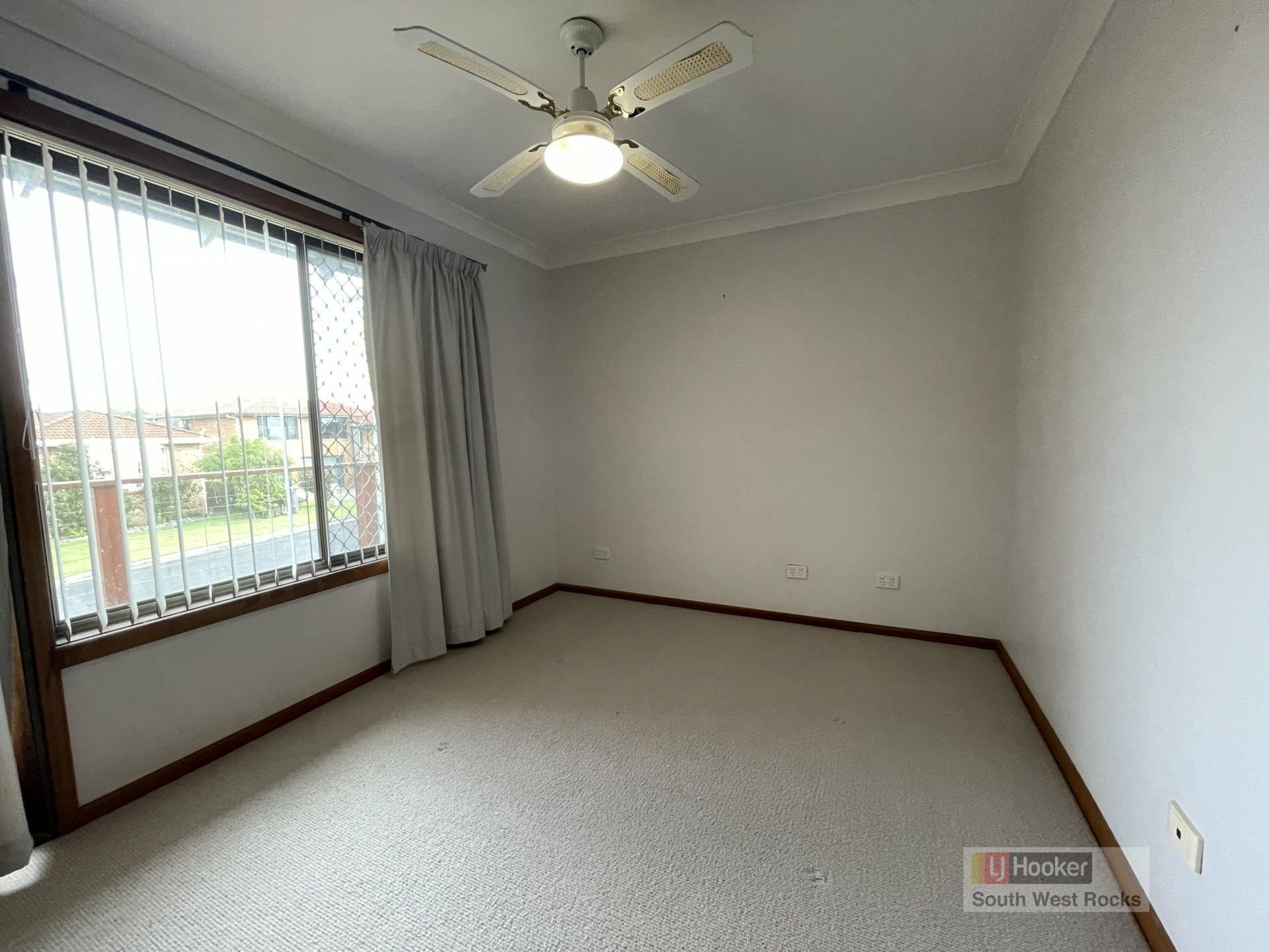 16 Emanuel Crescent — photo 12 of 24
