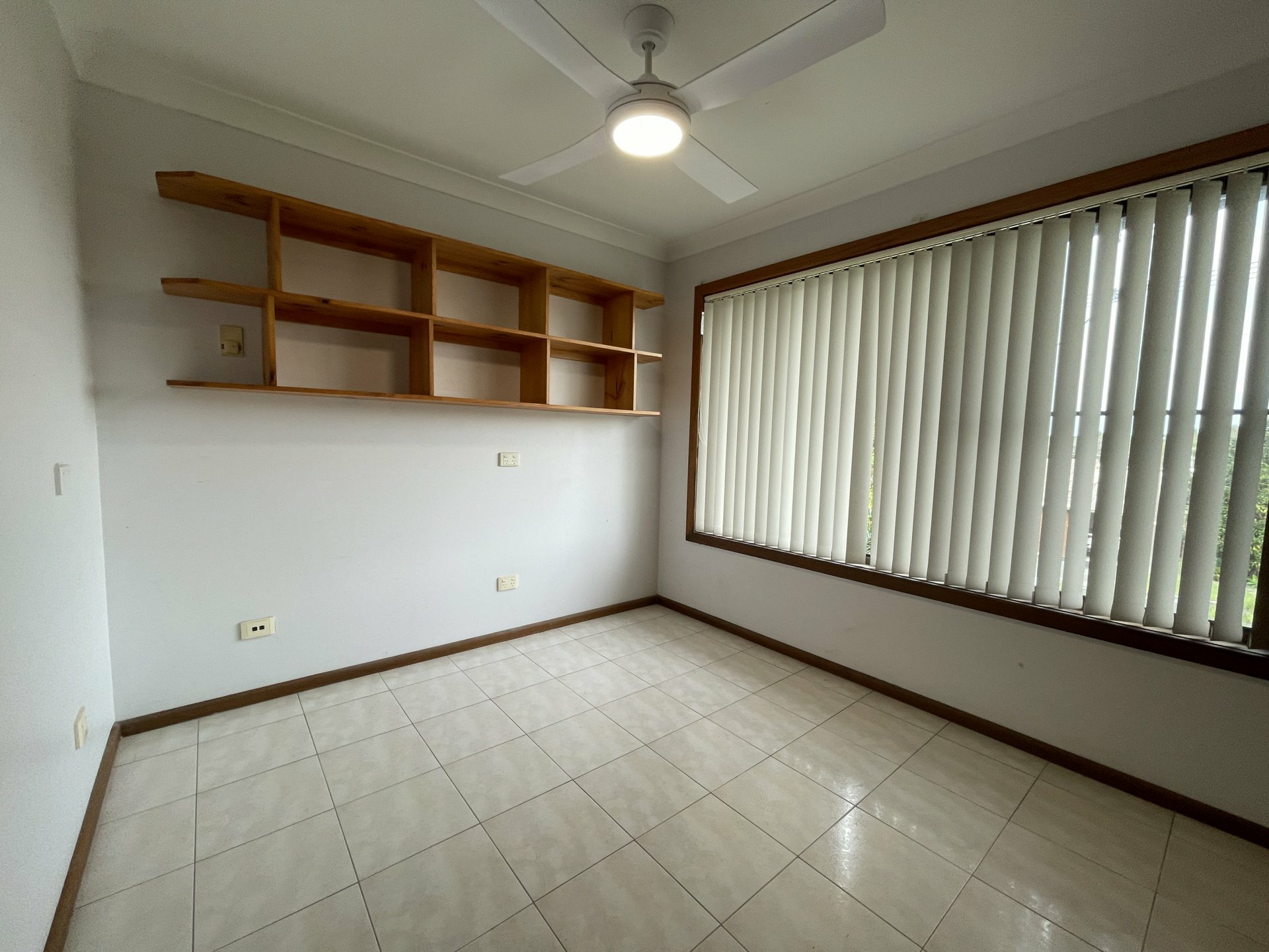 16 Emanuel Crescent — photo 13 of 24
