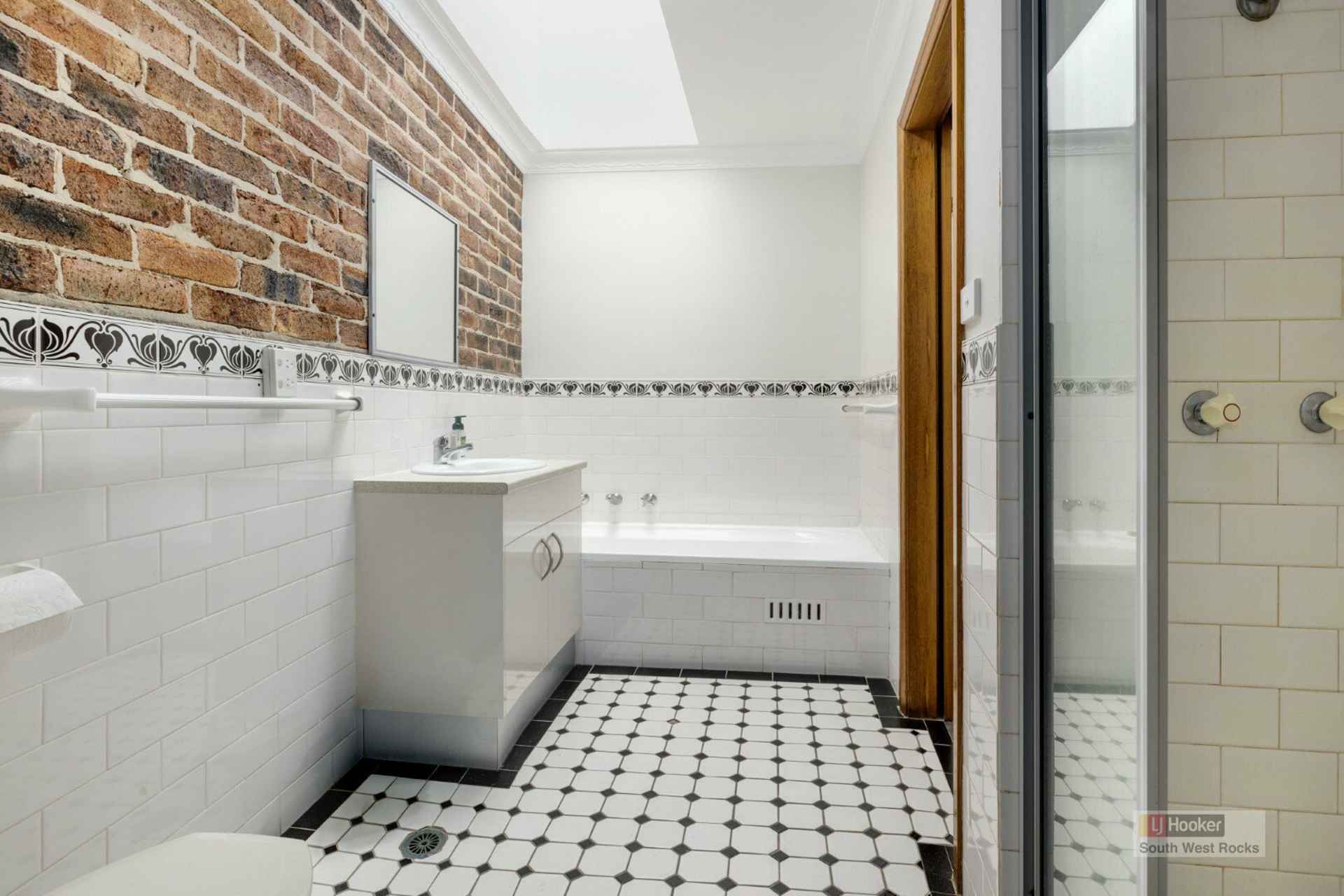 3/8 Paragon Avenue — photo 12 of 24