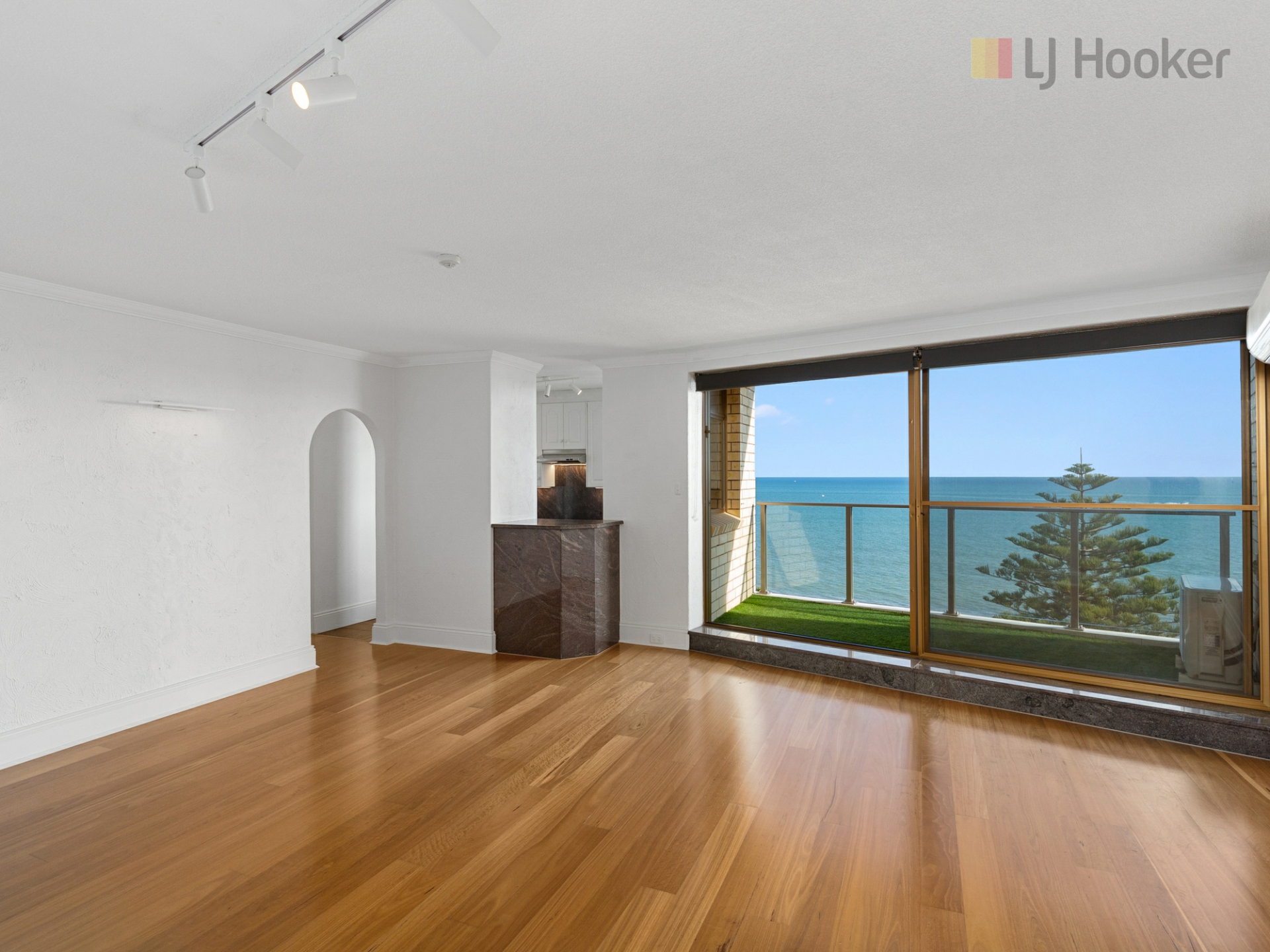 92/13 South Esplanade, GLENELG