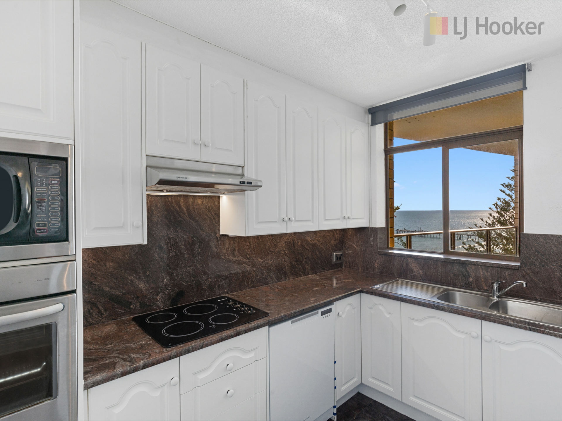 92/13 South Esplanade, GLENELG