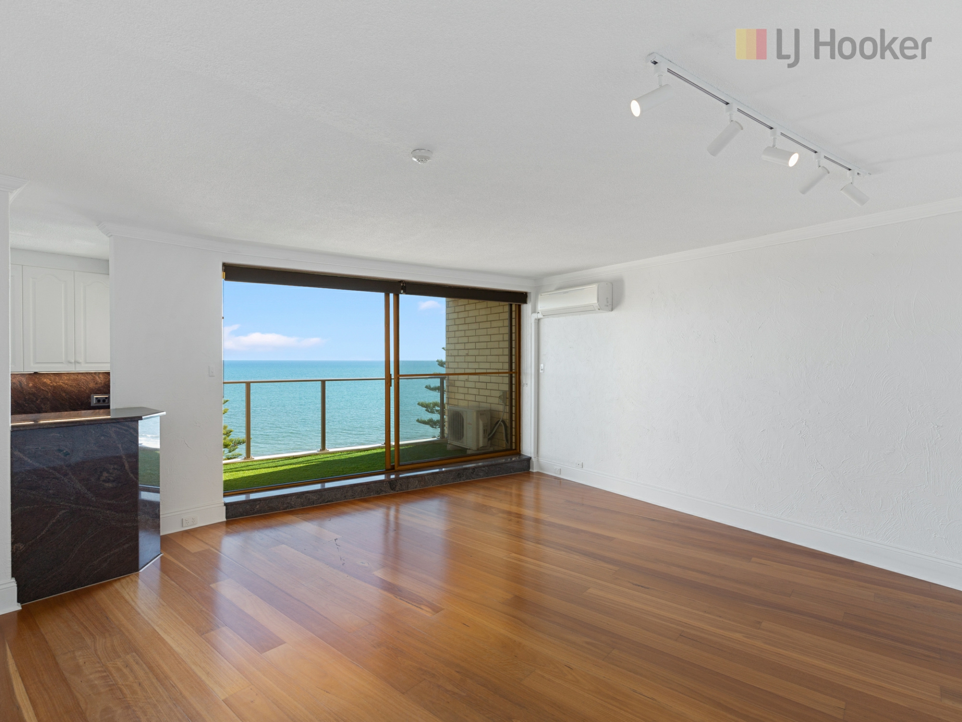 92/13 South Esplanade, GLENELG