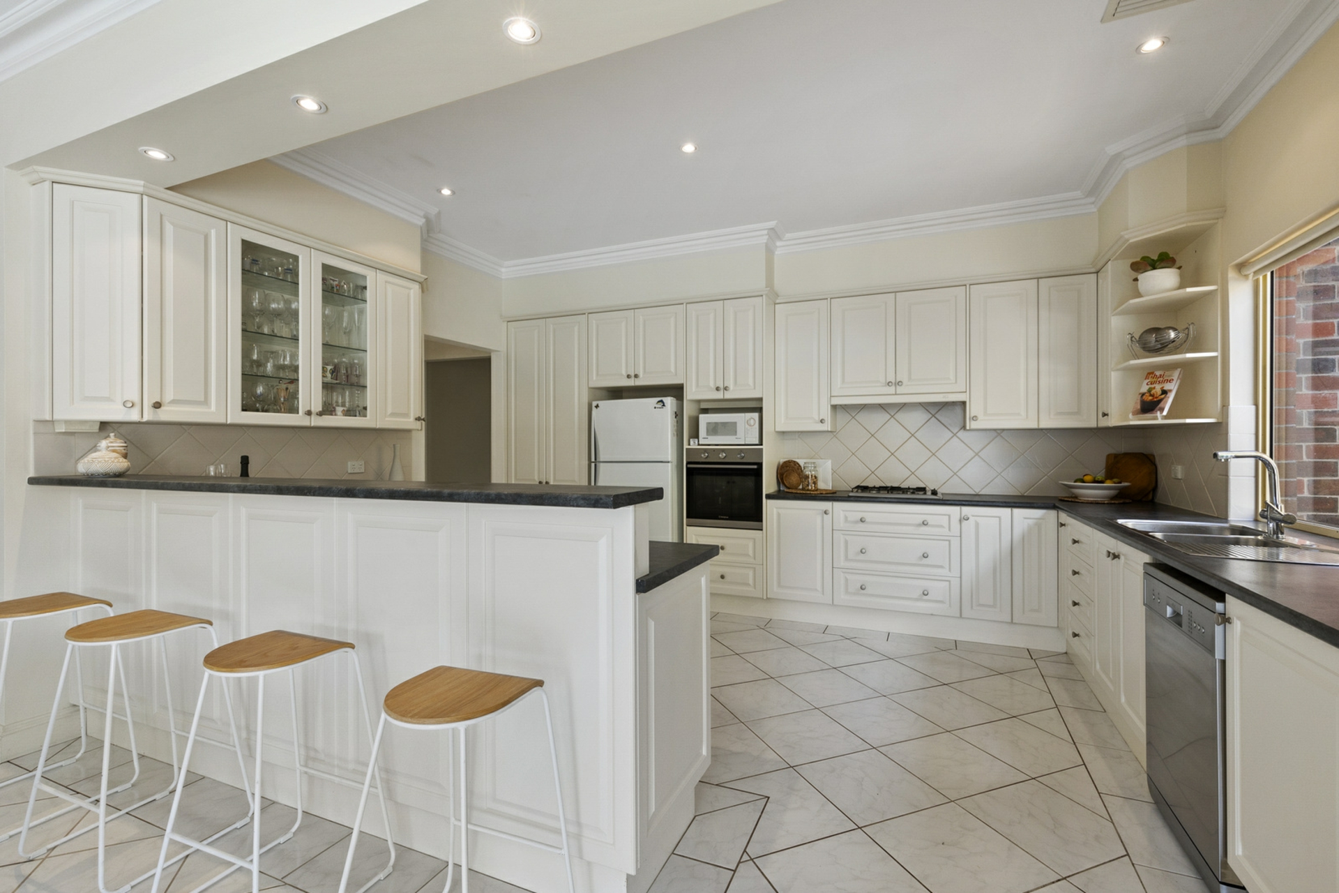 7 St Peters Close, GLENGOWRIE