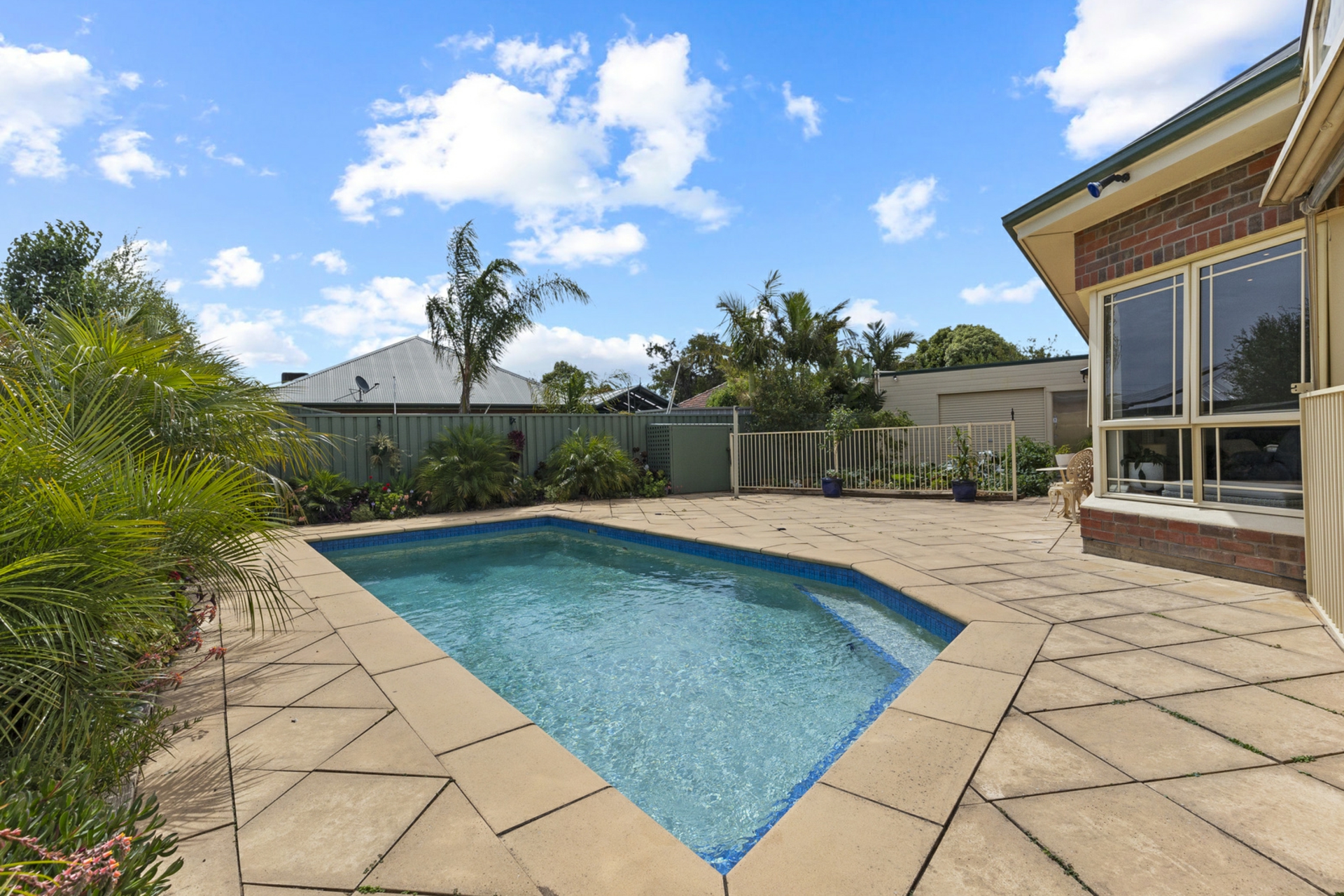 7 St Peters Close, GLENGOWRIE