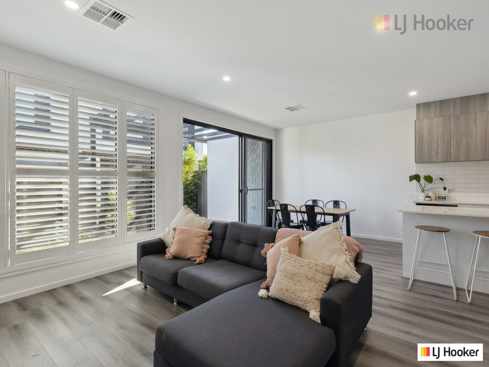 13A Kingston Avenue, SEACOMBE GARDENS