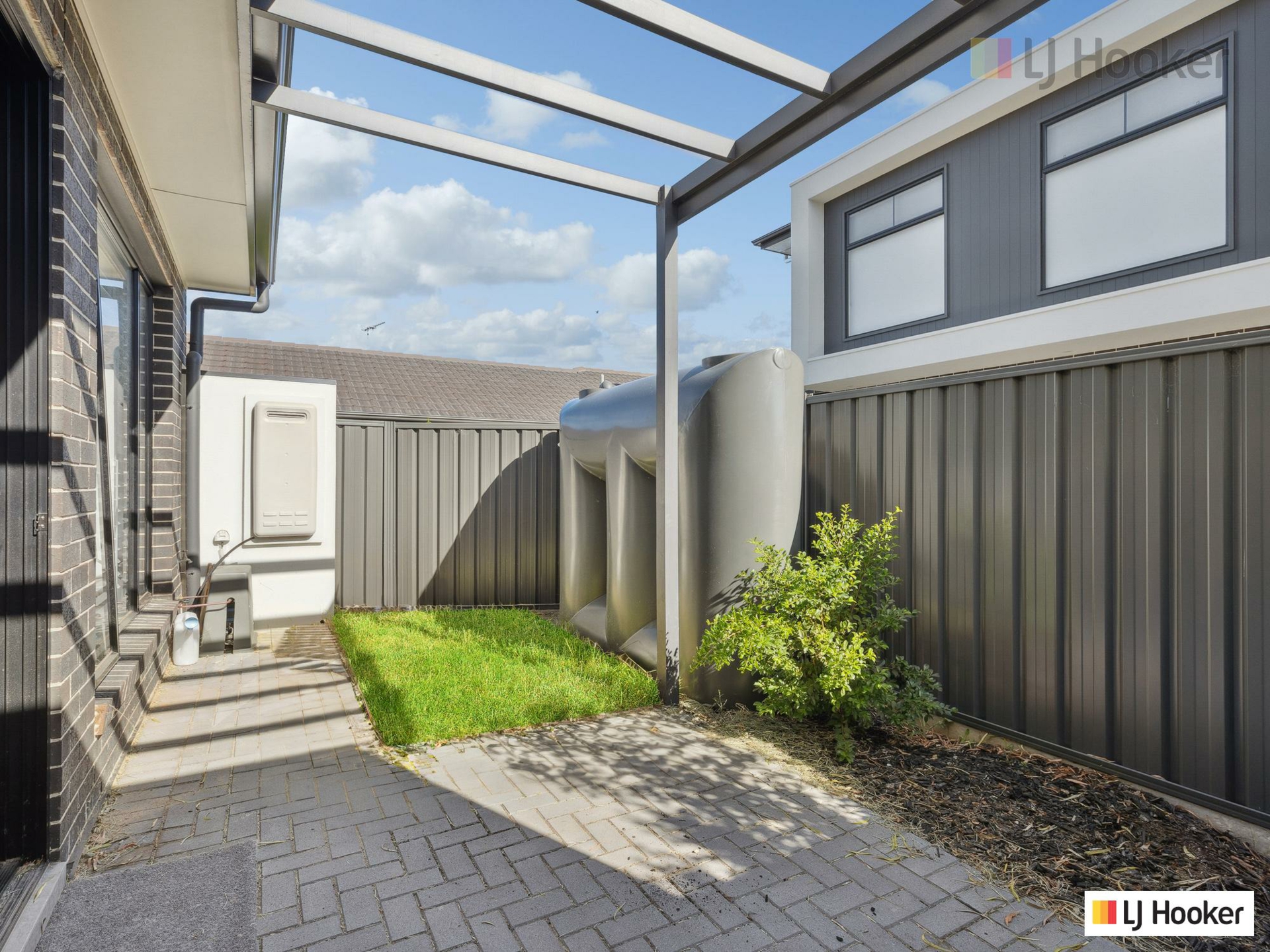 13A Kingston Avenue, SEACOMBE GARDENS