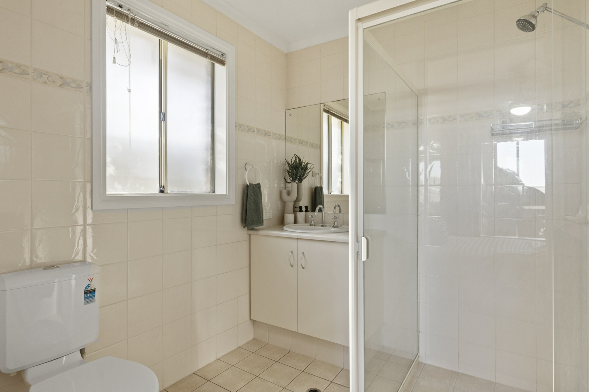 4 Stuart Court, HALLETT COVE